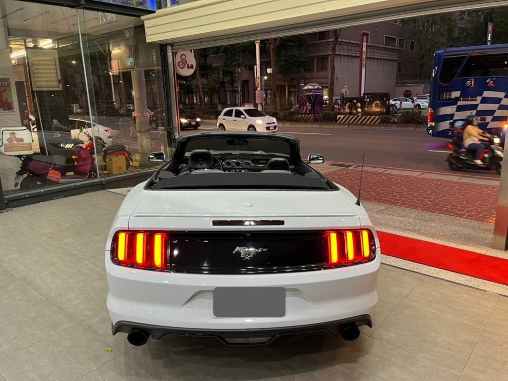 Ford MUSTANG 2.3 EcoBoost 2016 Image 6