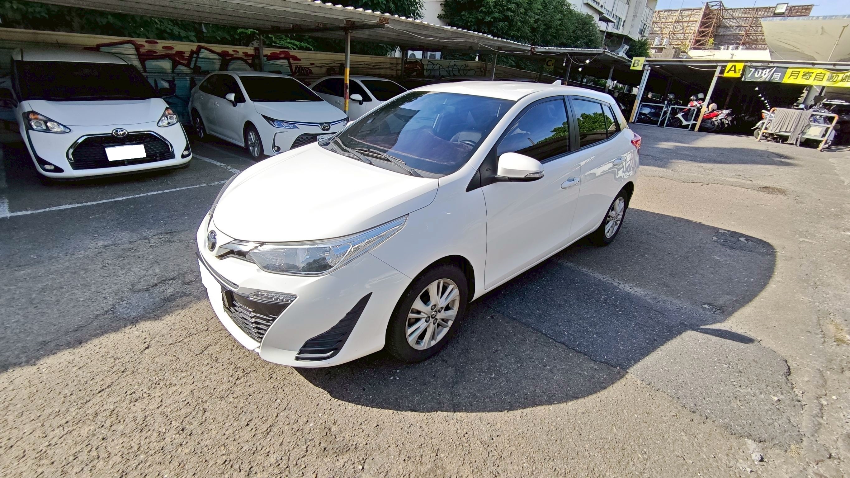TOYOTA YARIS  2018 Image 2