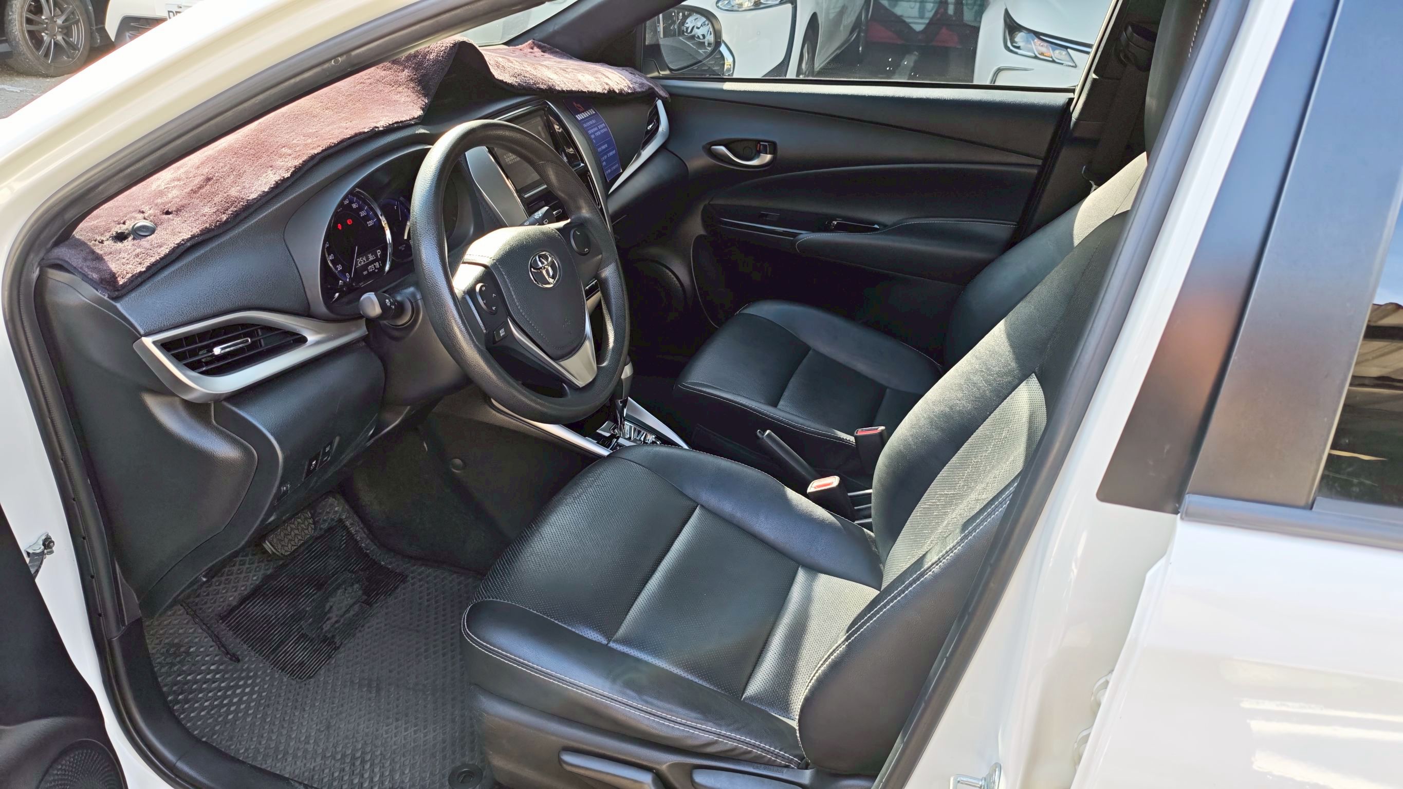TOYOTA YARIS  2018 Image 8