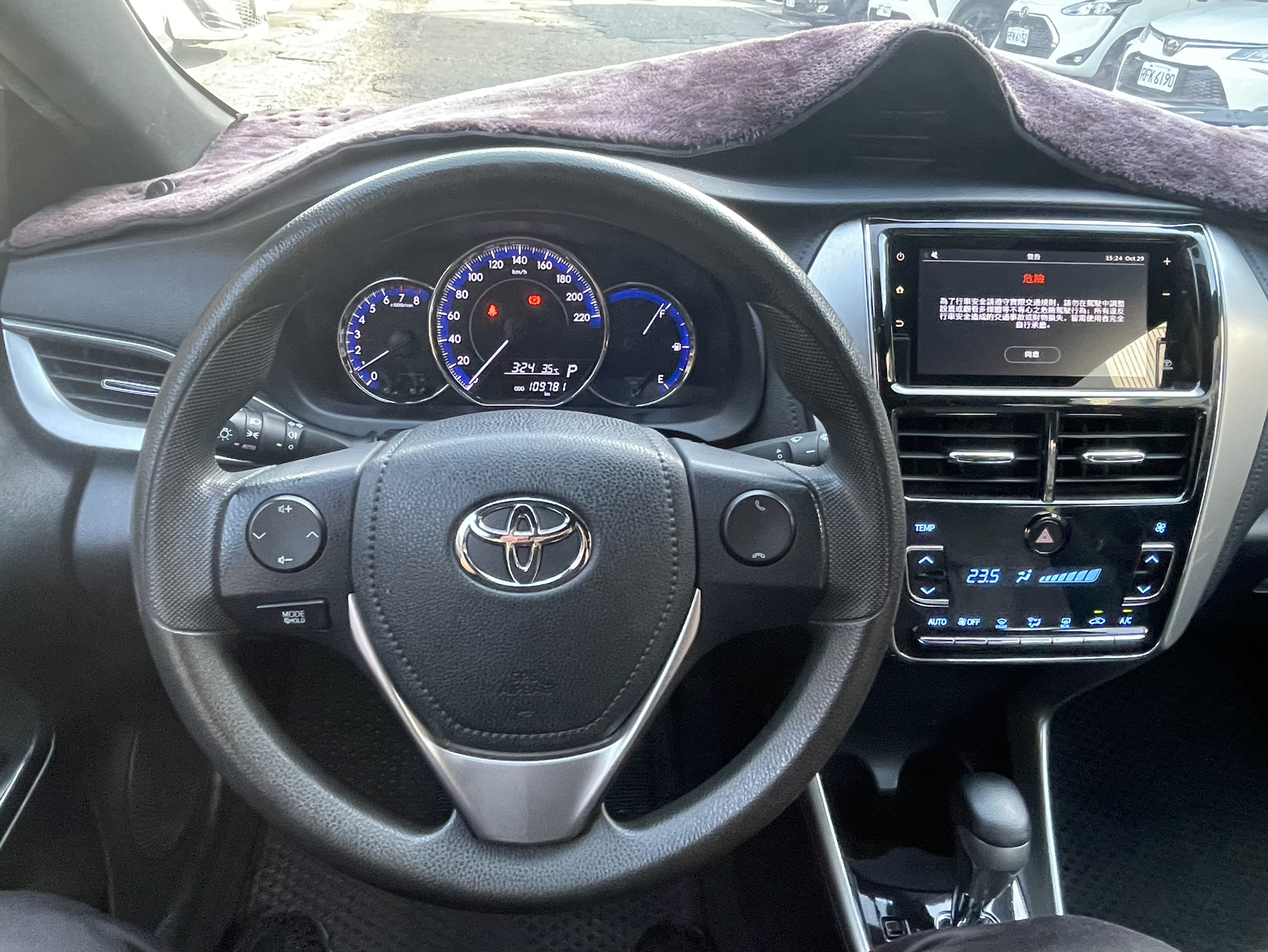 TOYOTA YARIS  2018 Image 10