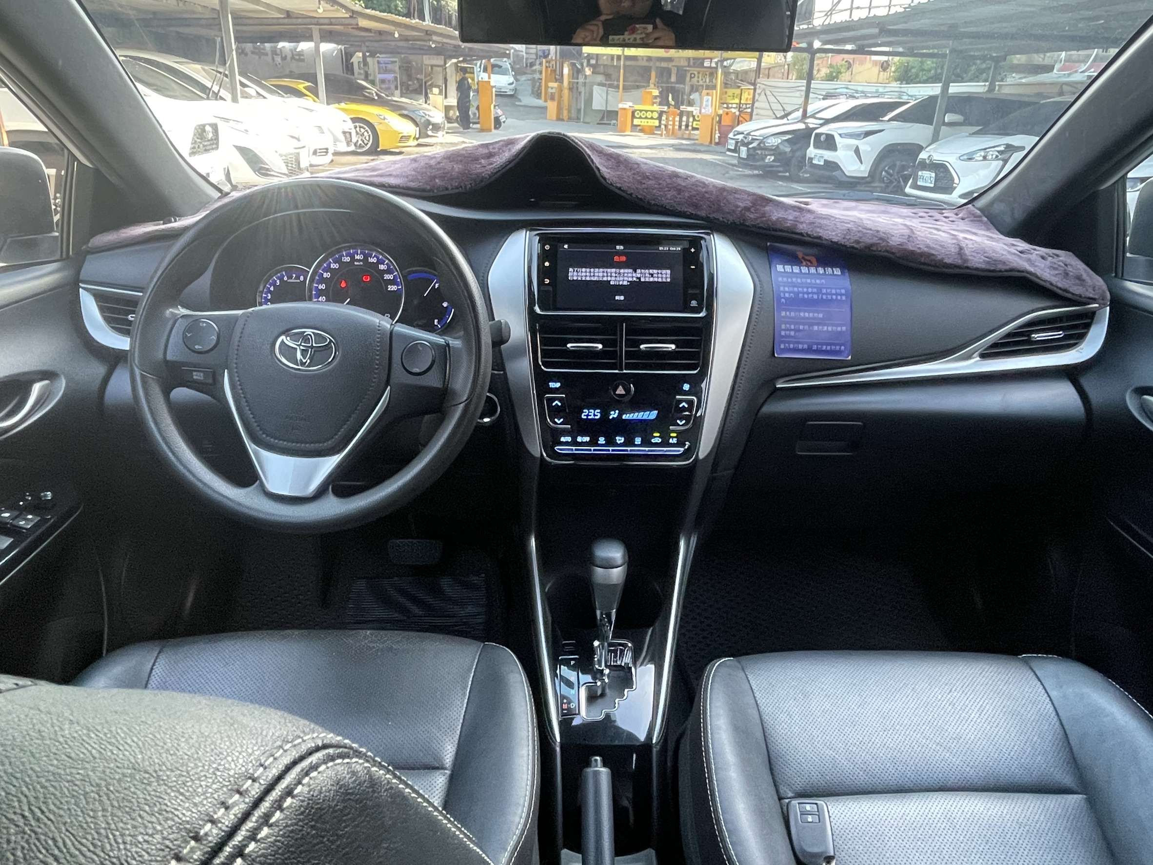 TOYOTA YARIS  2018 Image 11