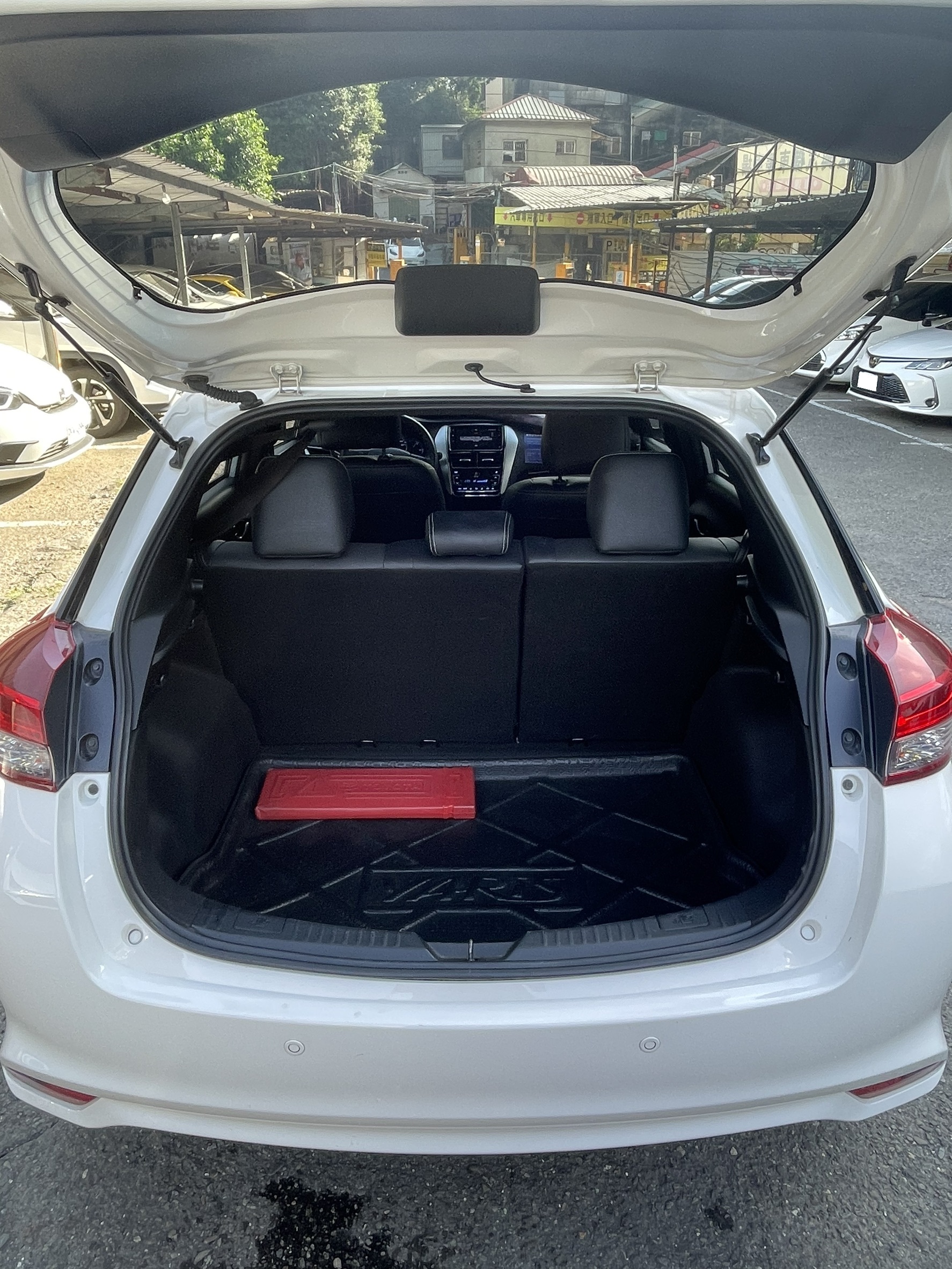 TOYOTA YARIS  2018 Image 12
