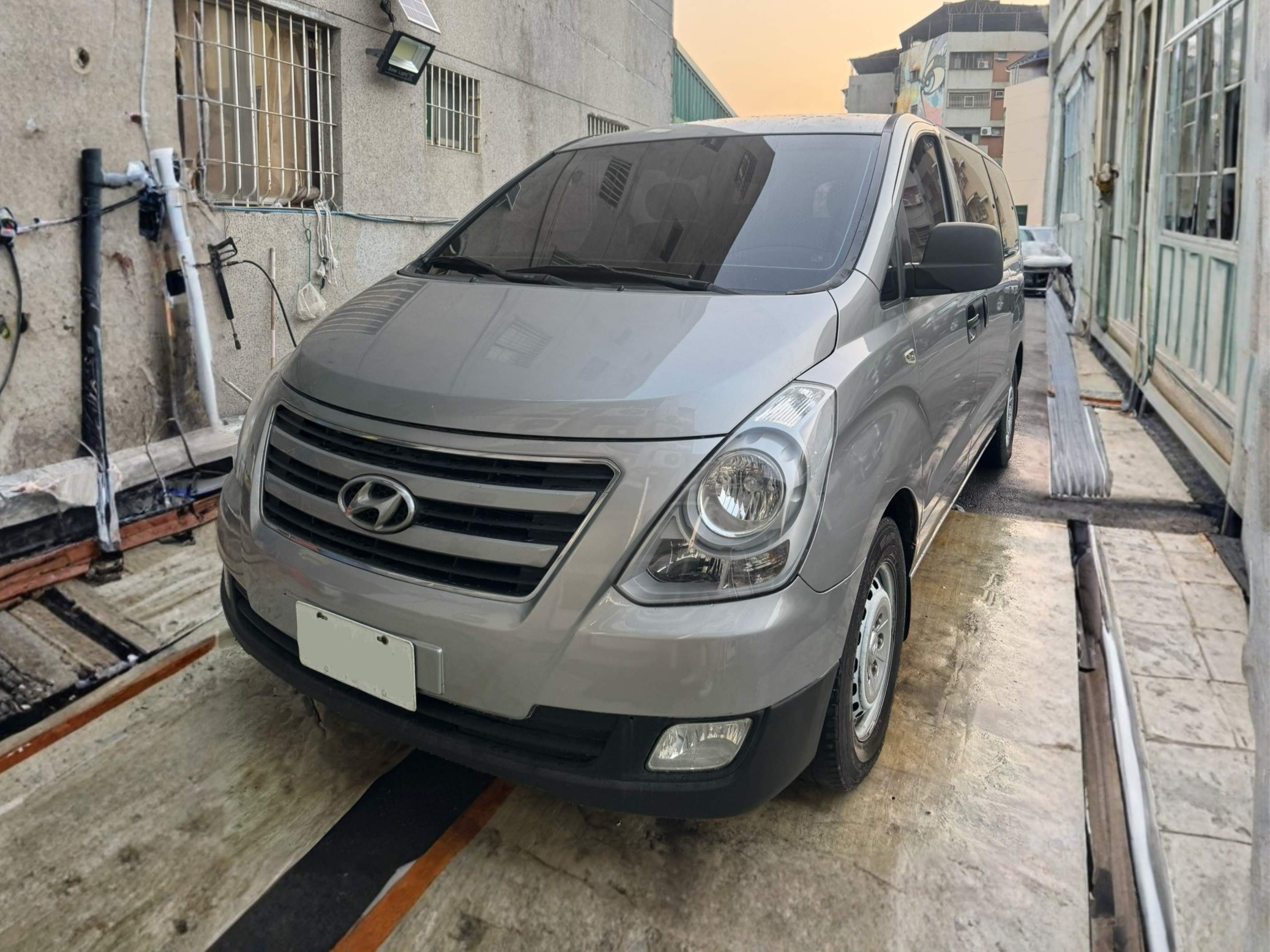 Hyundai STAREX 2.5L 2018 Image 0