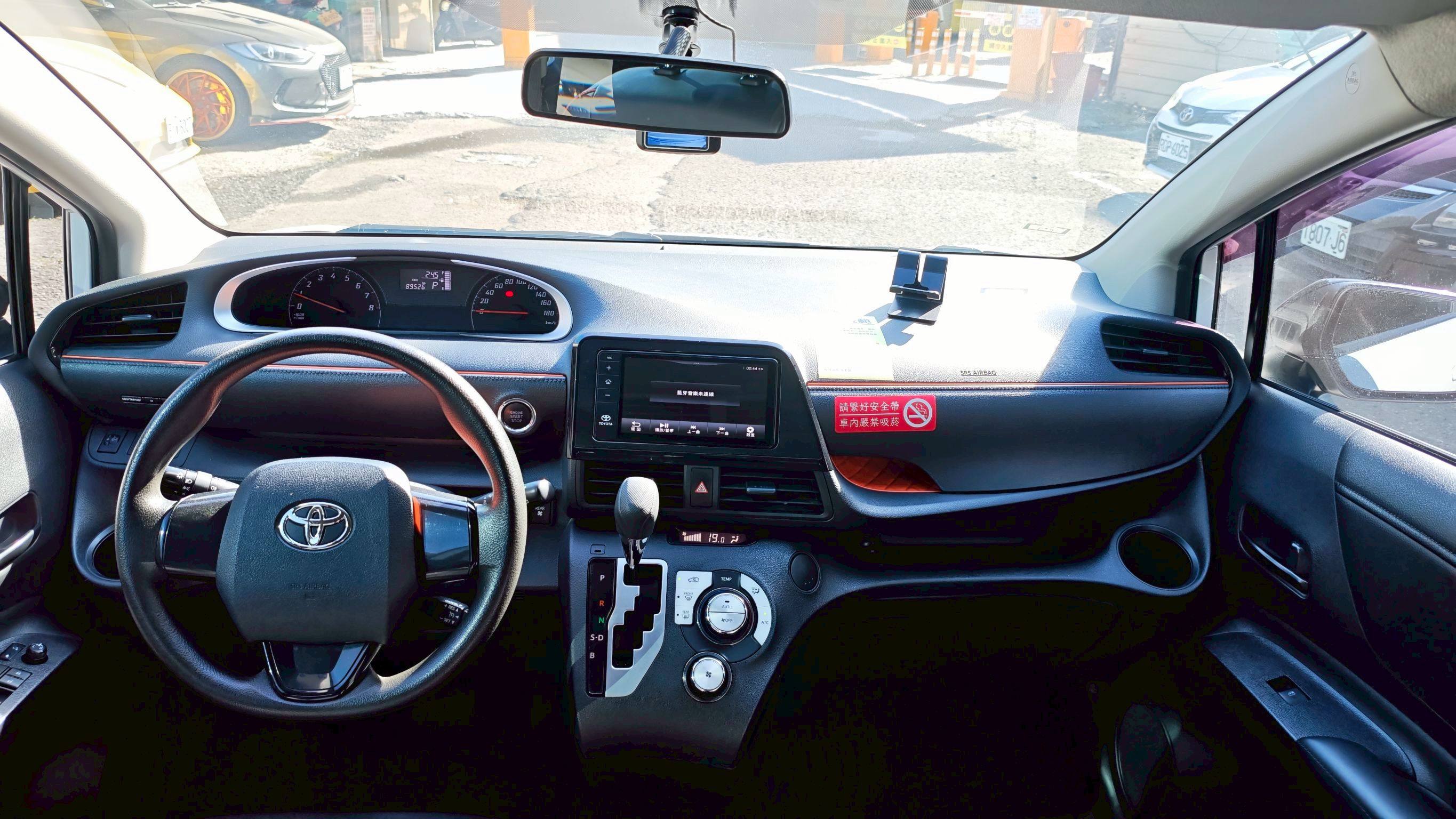 TOYOTA SIENTA 2019 Image 8