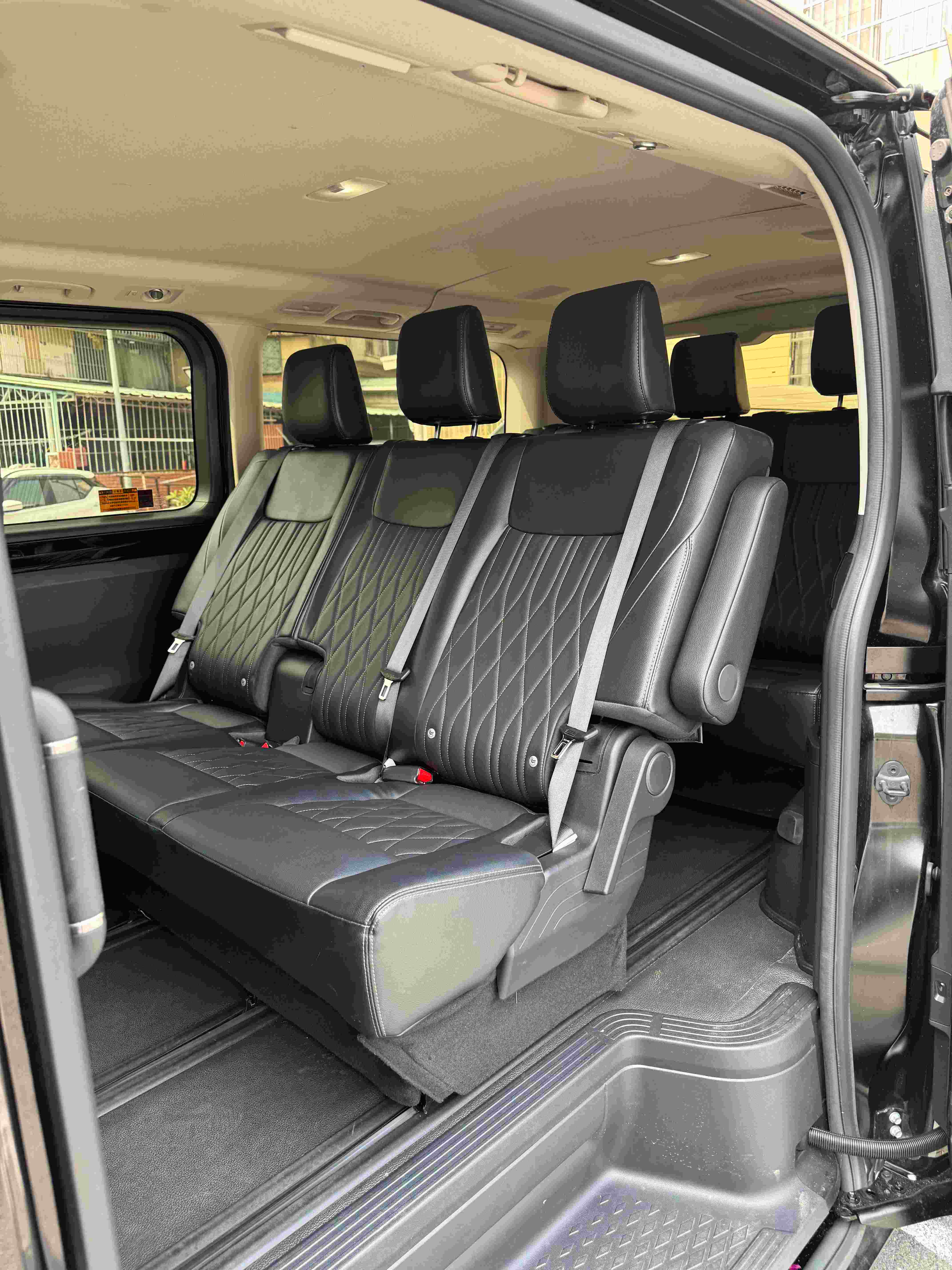 TOYOTA GRANVIA 2.8L 2023 Image 4