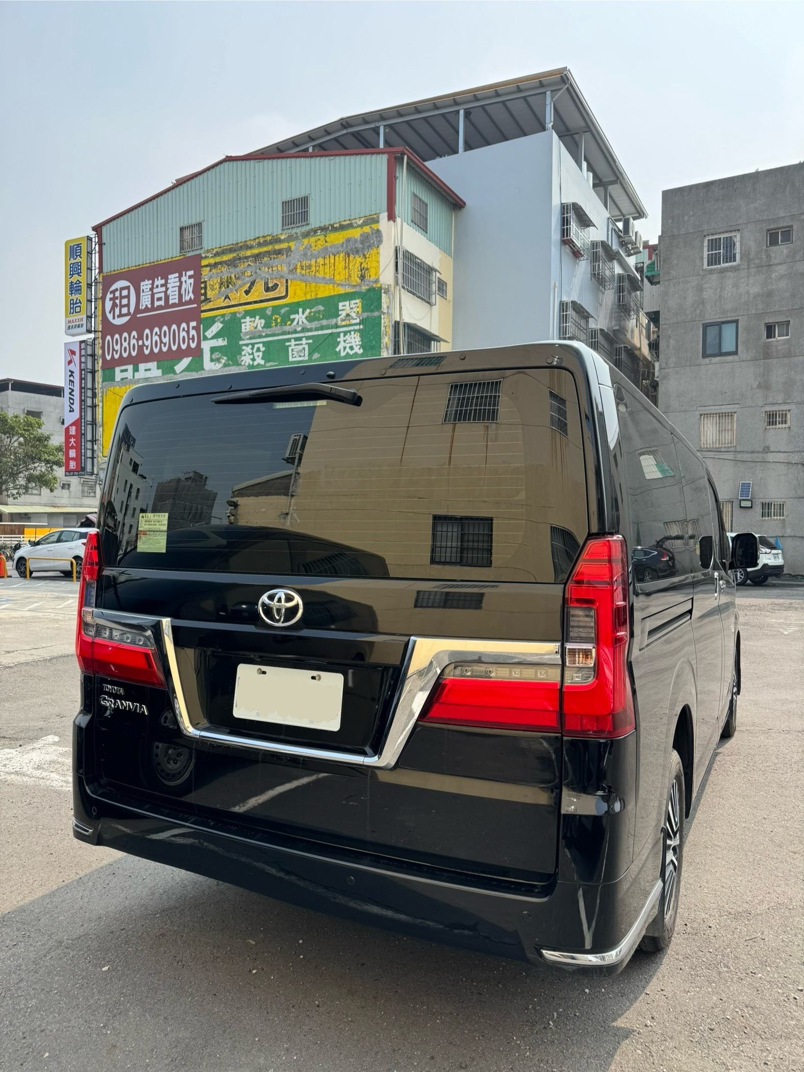 TOYOTA GRANVIA 2.8L 2023 Image 1