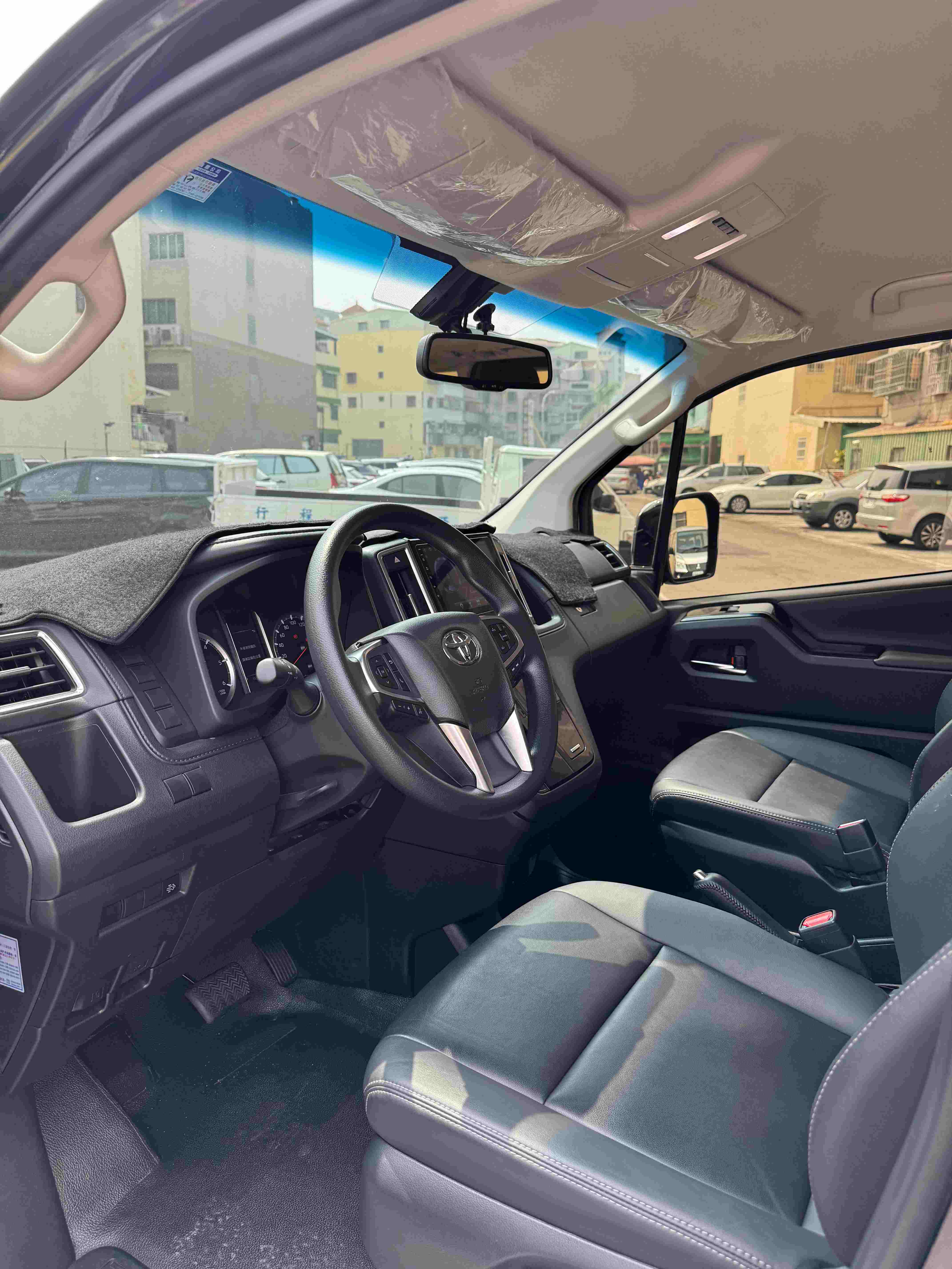 TOYOTA GRANVIA 2.8L 2023 Image 3