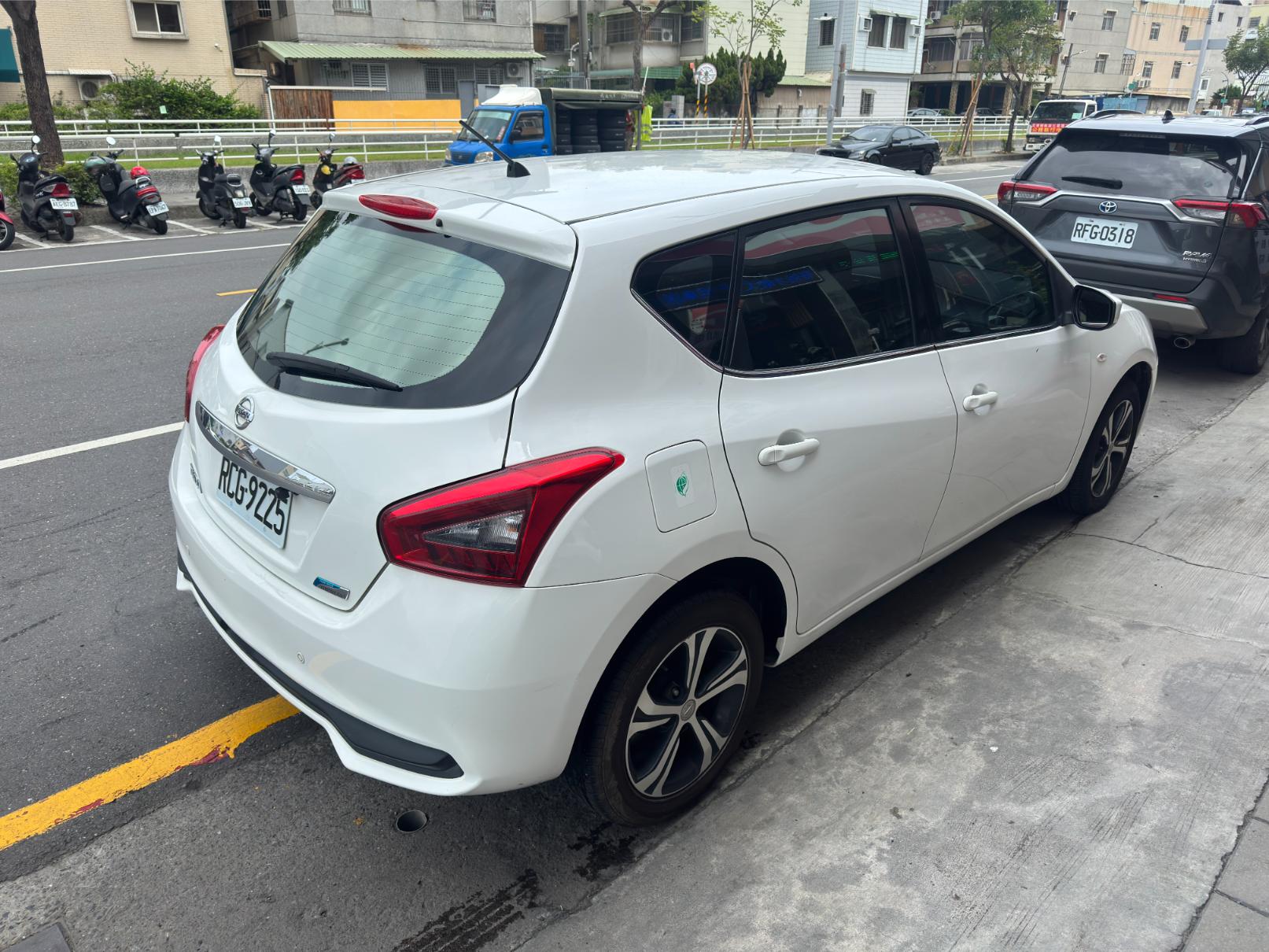 NISSAN TIIDA 1.5L 2018 Image 2