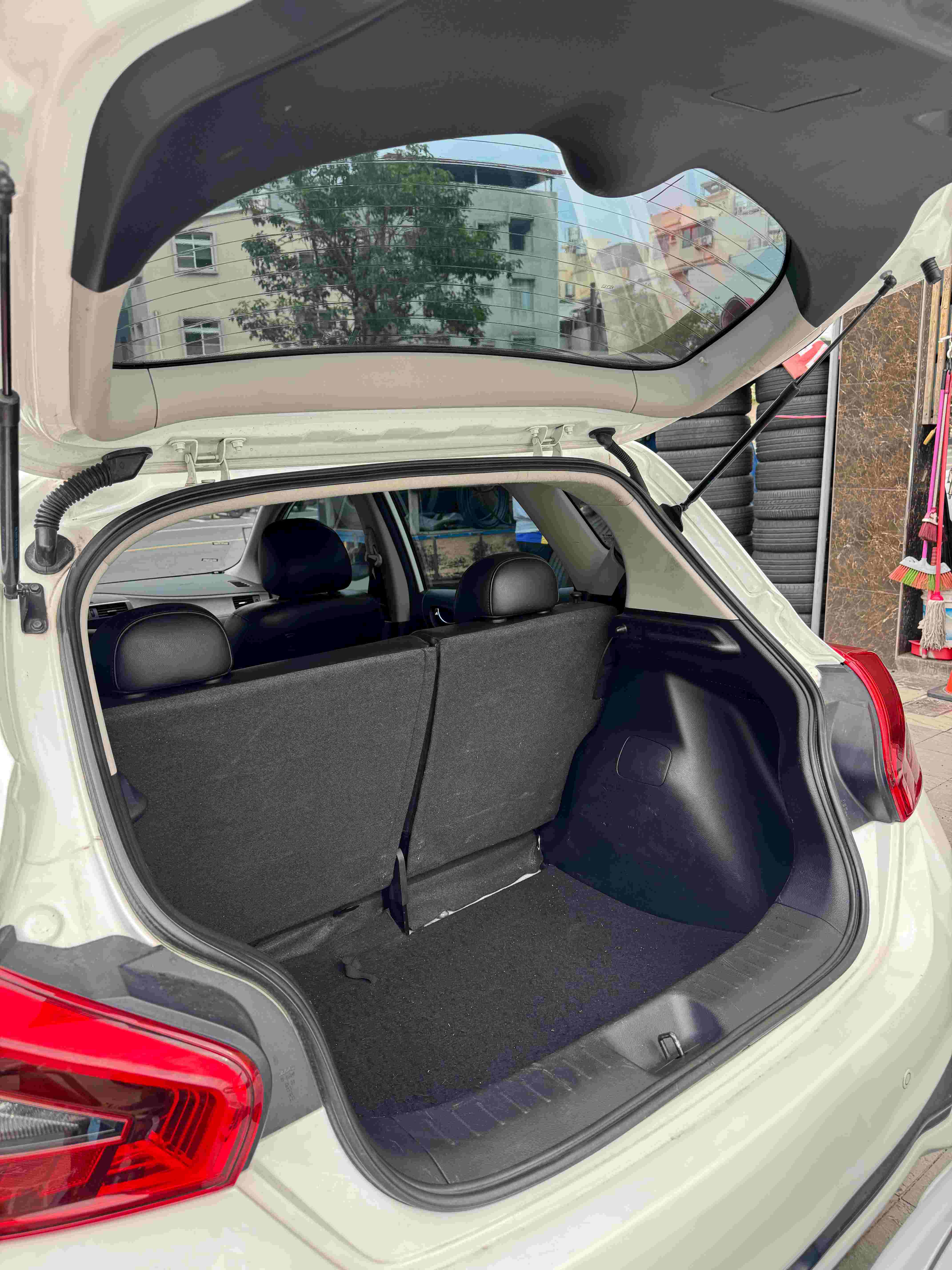 NISSAN TIIDA 1.5L 2018 Image 1