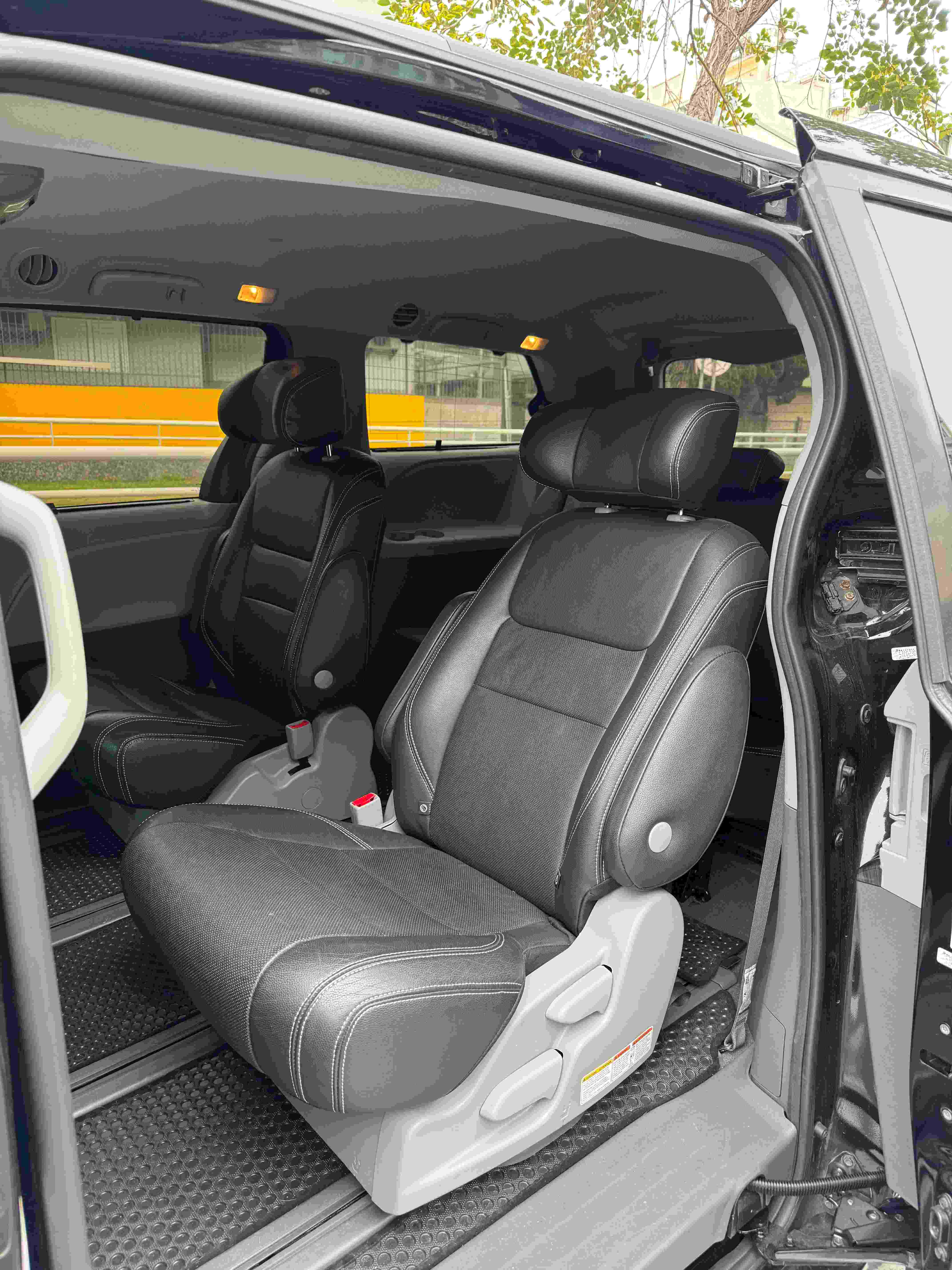 TOYOTA SIENNA 3.5L 2020 Image 3
