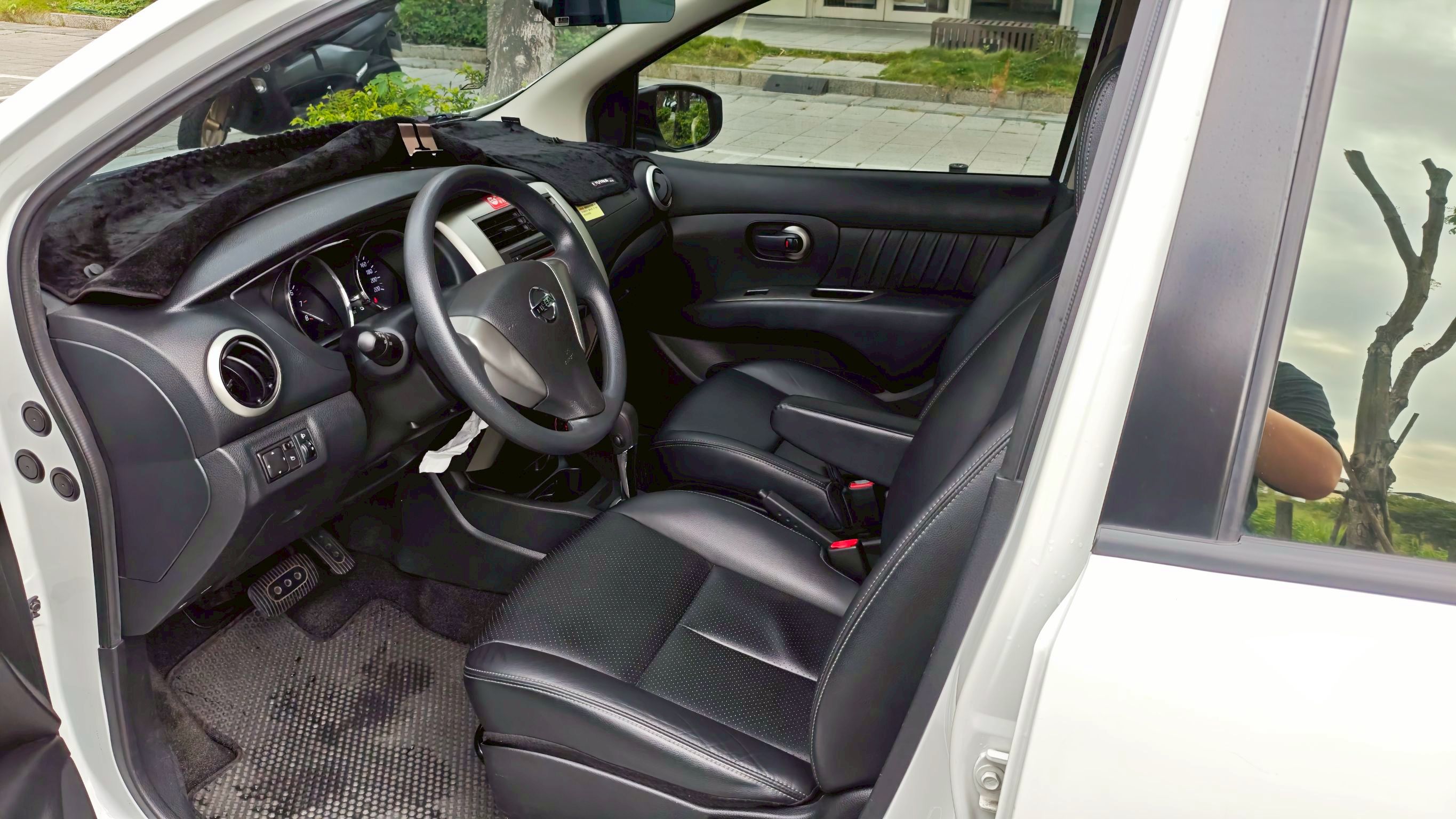 TOYOTA LIVINA 1.6 2020 Image 9