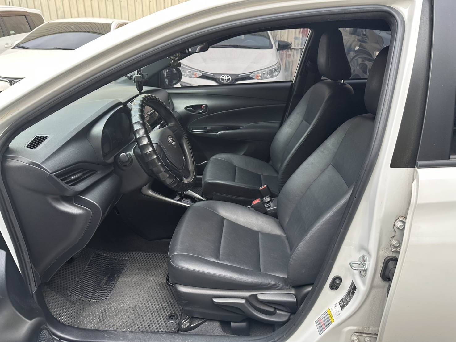 TOYOTA YARIS 1.5L 豪華 2023 Image 8