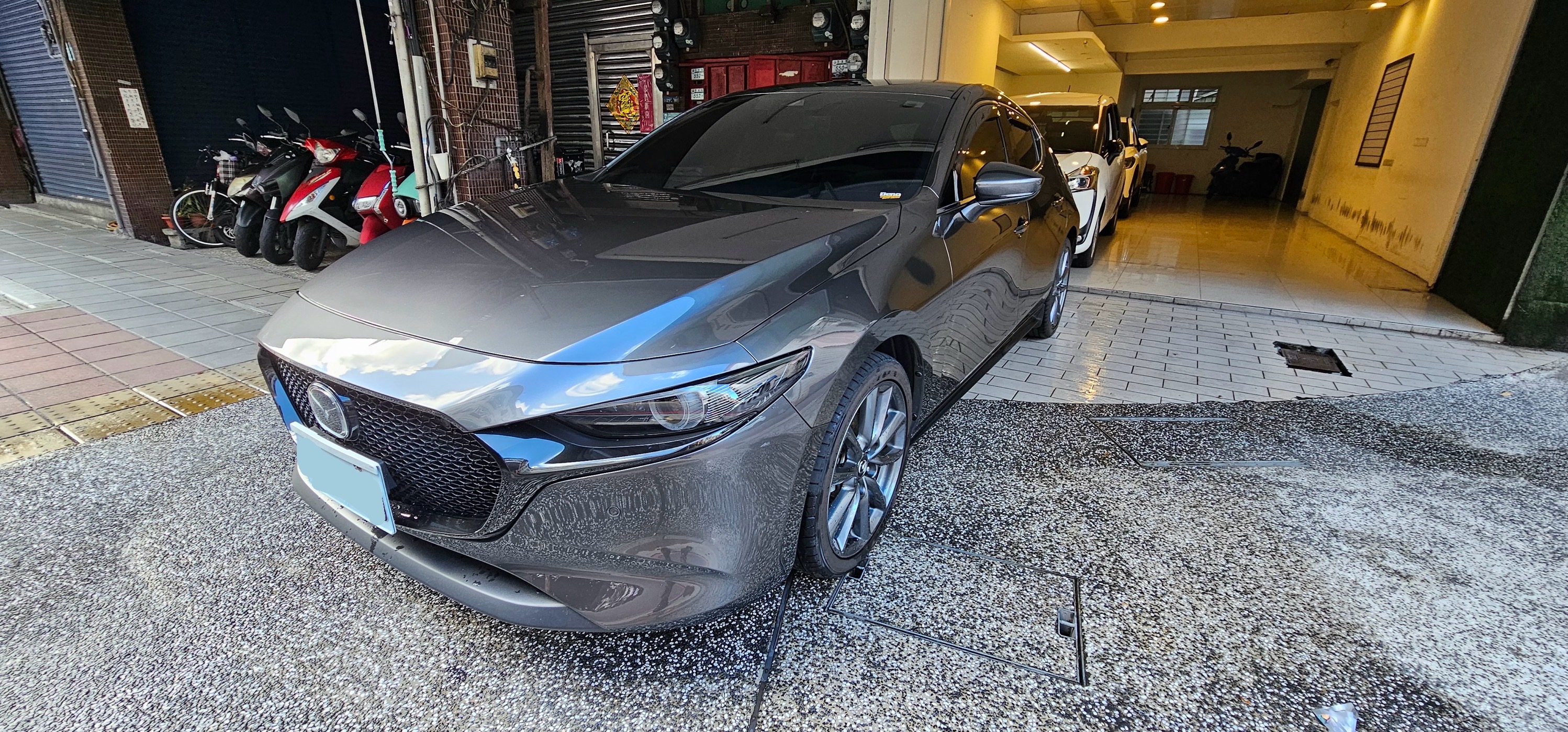 MAZDA 3 5D 20S Signature 2023 Image 4