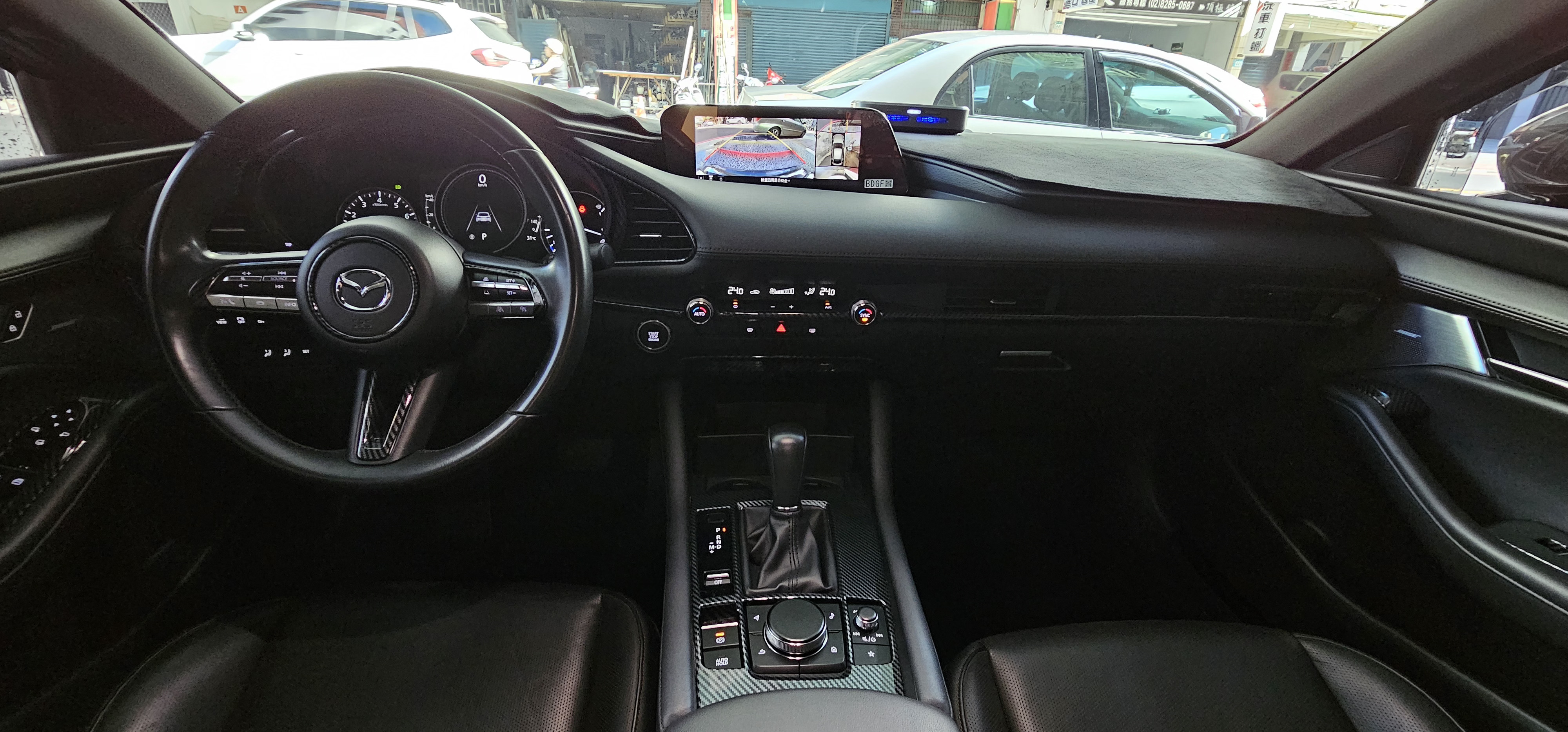 MAZDA 3 5D 20S Signature 2023 Image 8