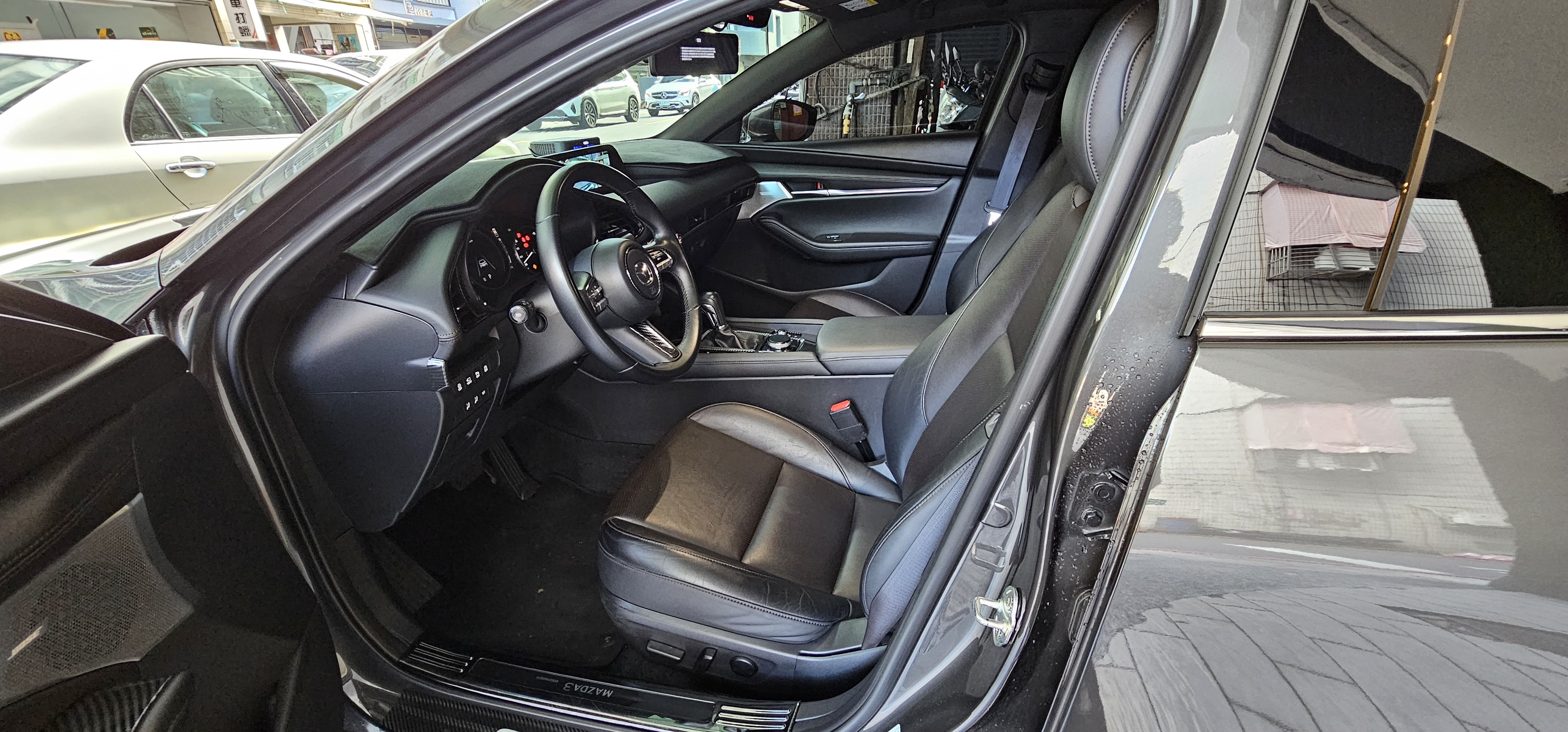 MAZDA 3 5D 20S Signature 2023 Image 9