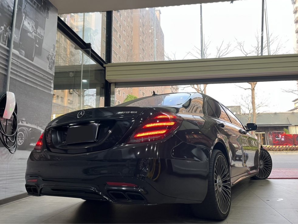 Mercedes-Benz S-Class S550 2015 Image 4