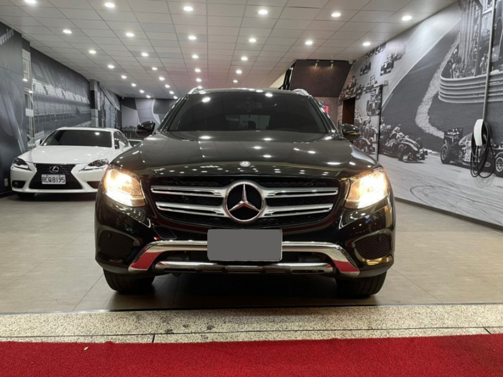 Mercedes-Benz GLC 300 2015 Image 0