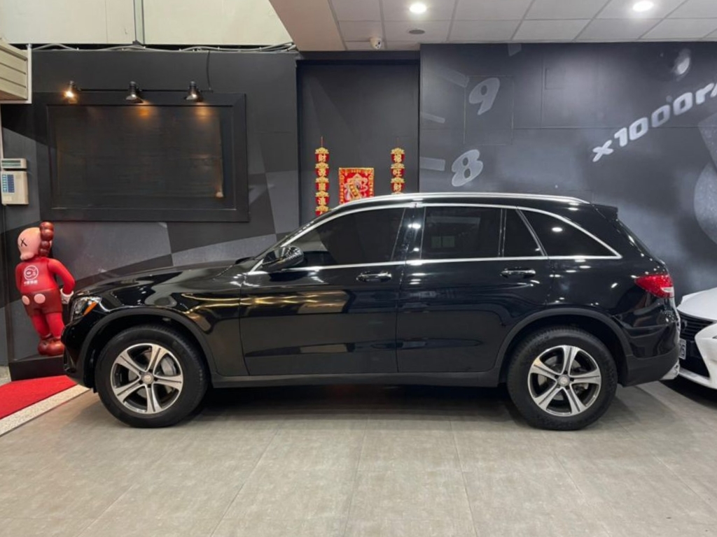 Mercedes-Benz GLC 300 2015 Image 1