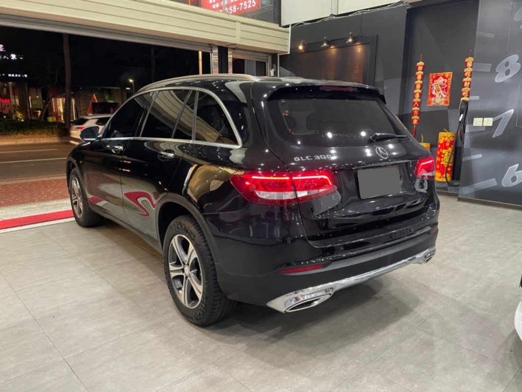 Mercedes-Benz GLC 300 2015 Image 2