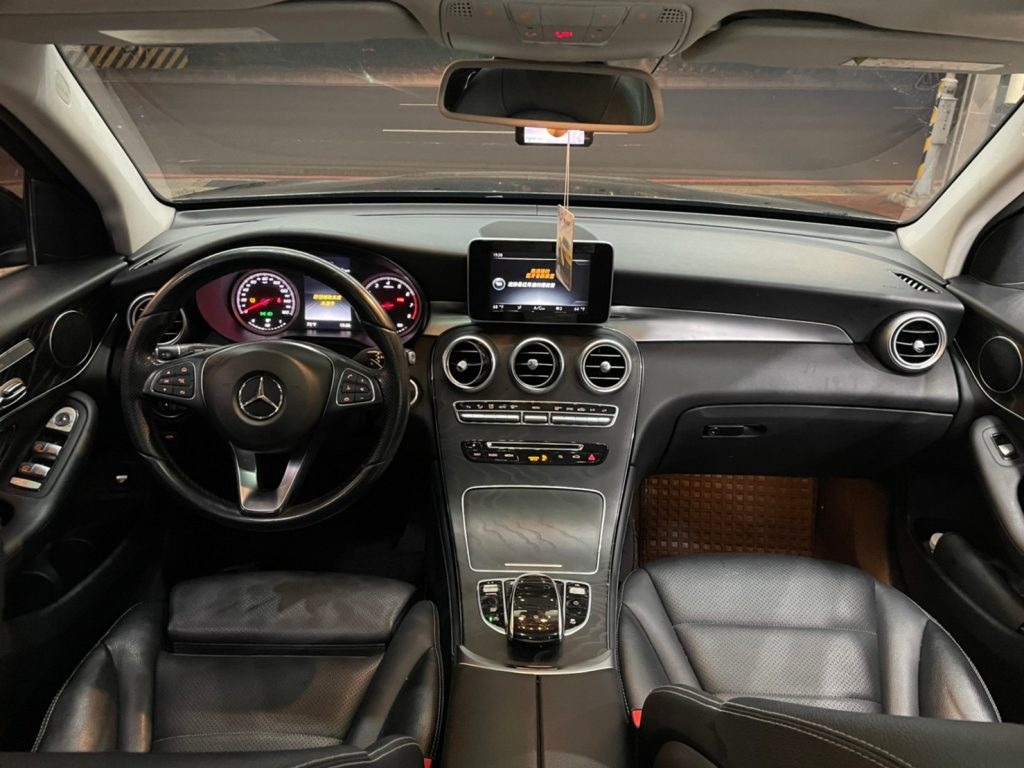 Mercedes-Benz GLC 300 2015 Image 4
