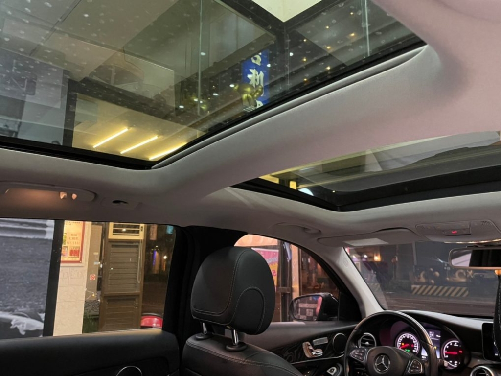 Mercedes-Benz GLC 300 2015 Image 10