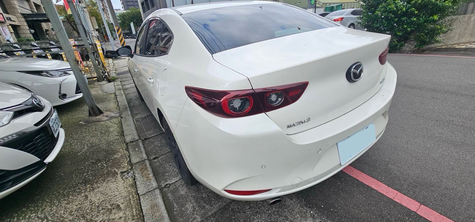MAZDA 3 4D 20S Carbon Edition 2023 Image 6