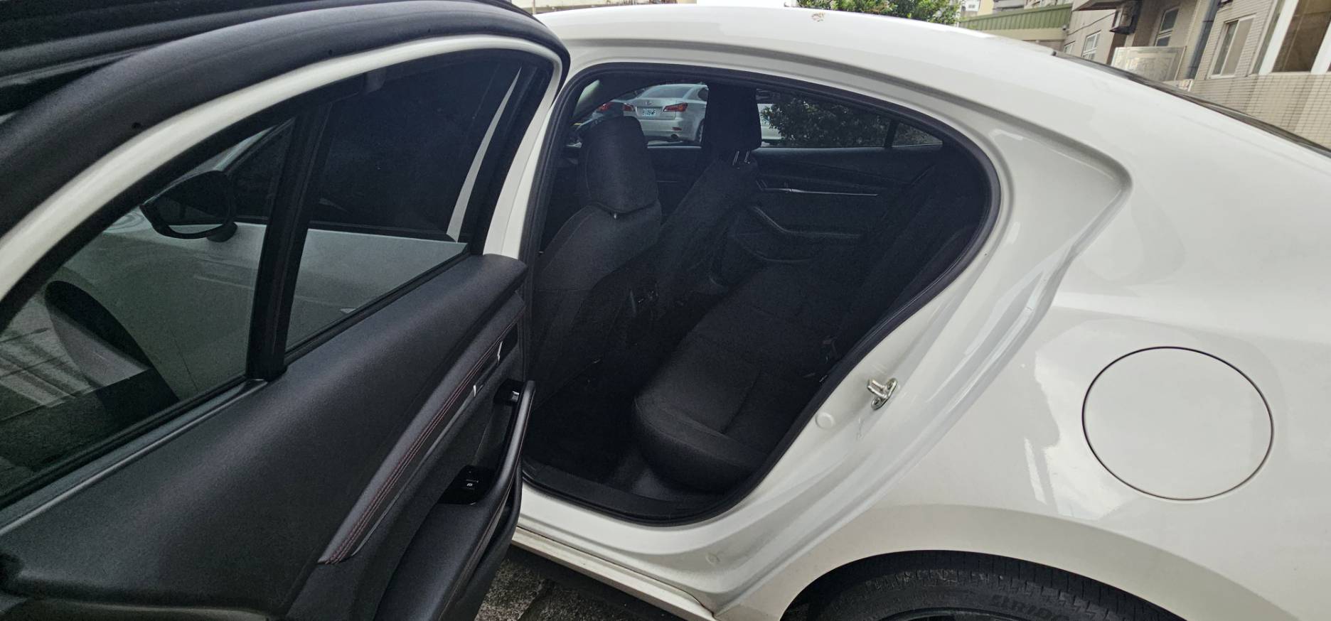 MAZDA 3 4D 20S Carbon Edition 2023 Image 10