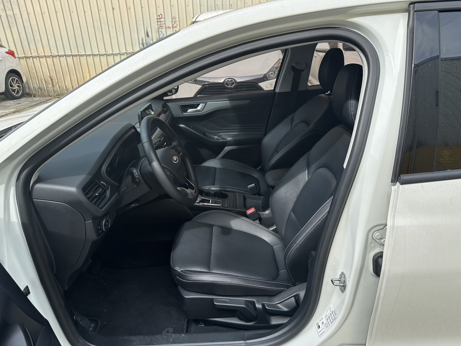 Ford FOCUS 5D EcoBoost 182 X 2023 Image 9