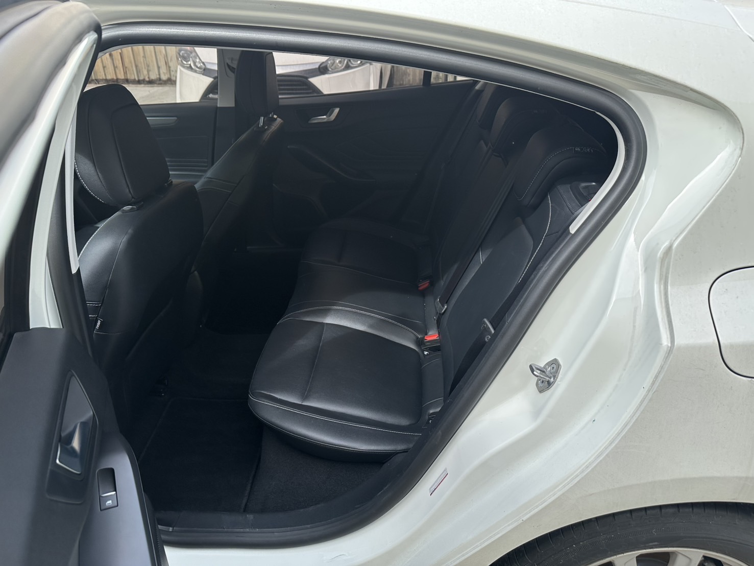 Ford FOCUS 5D EcoBoost 182 X 2023 Image 10