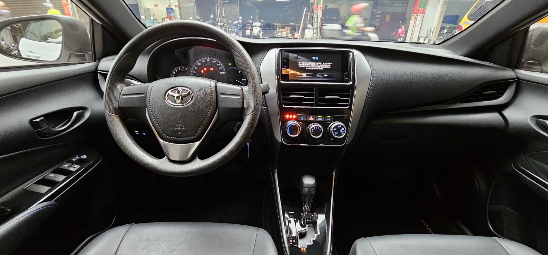 TOYOTA YARIS 1.5L 豪華 2023 Image 8