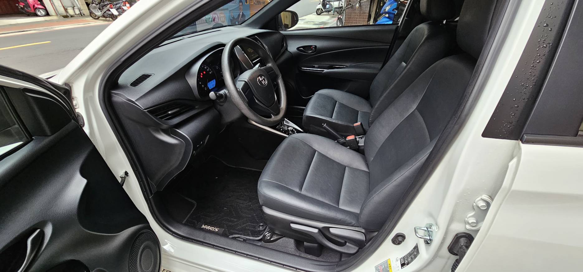 TOYOTA YARIS 1.5L 豪華 2023 Image 6