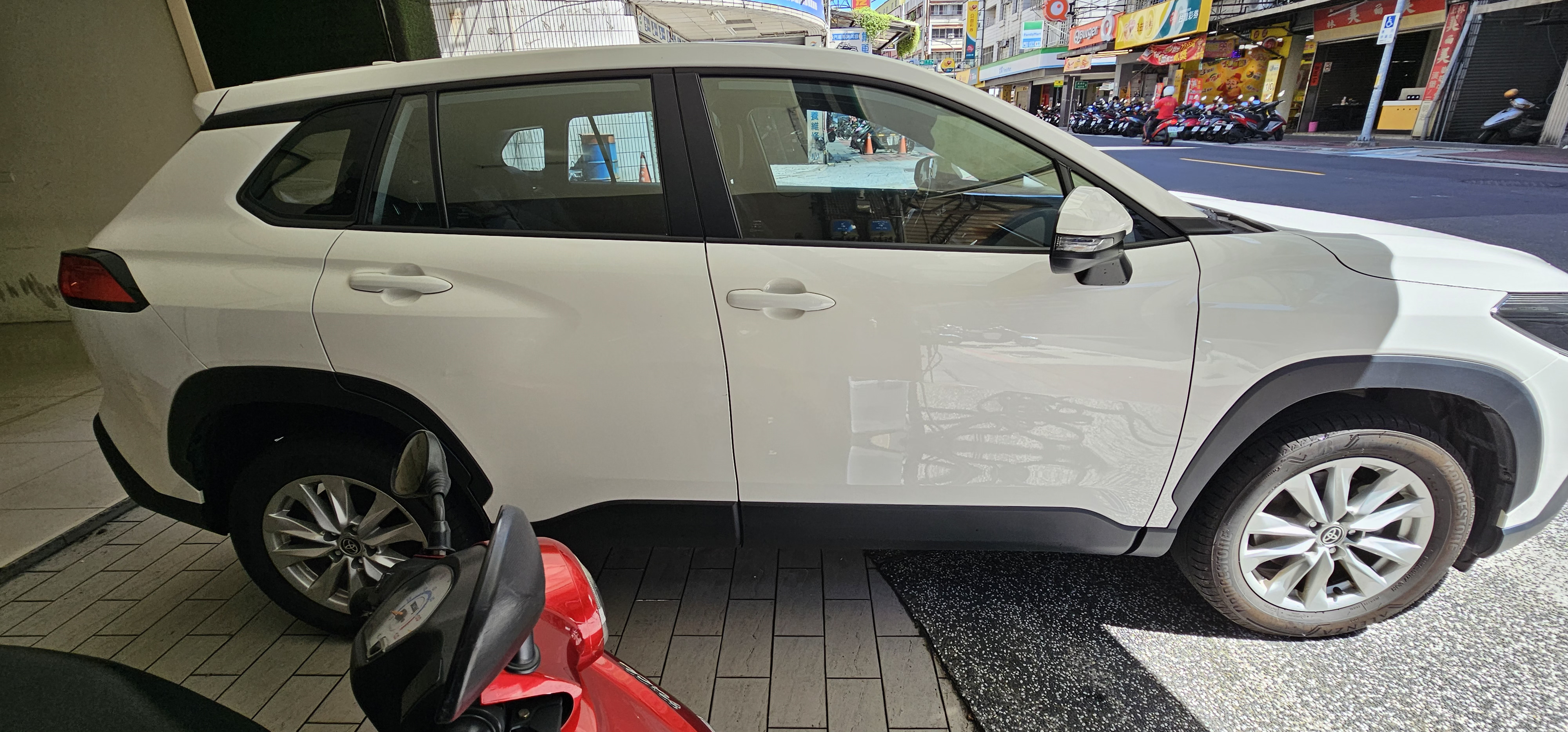 TOYOTA COROLLA CROSS 1.8L 豪華 2023 Image 3