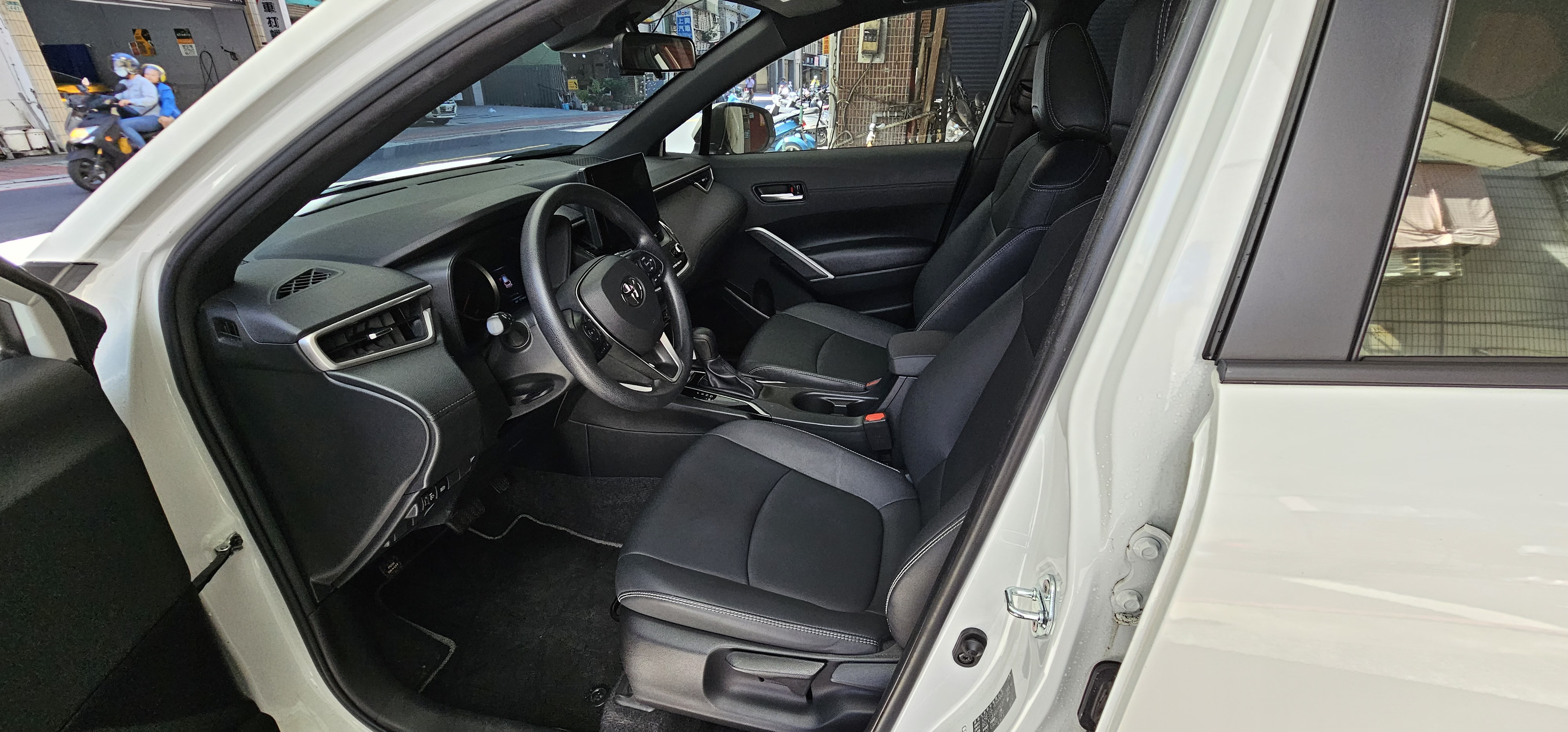 TOYOTA COROLLA CROSS 1.8L 豪華 2023 Image 9