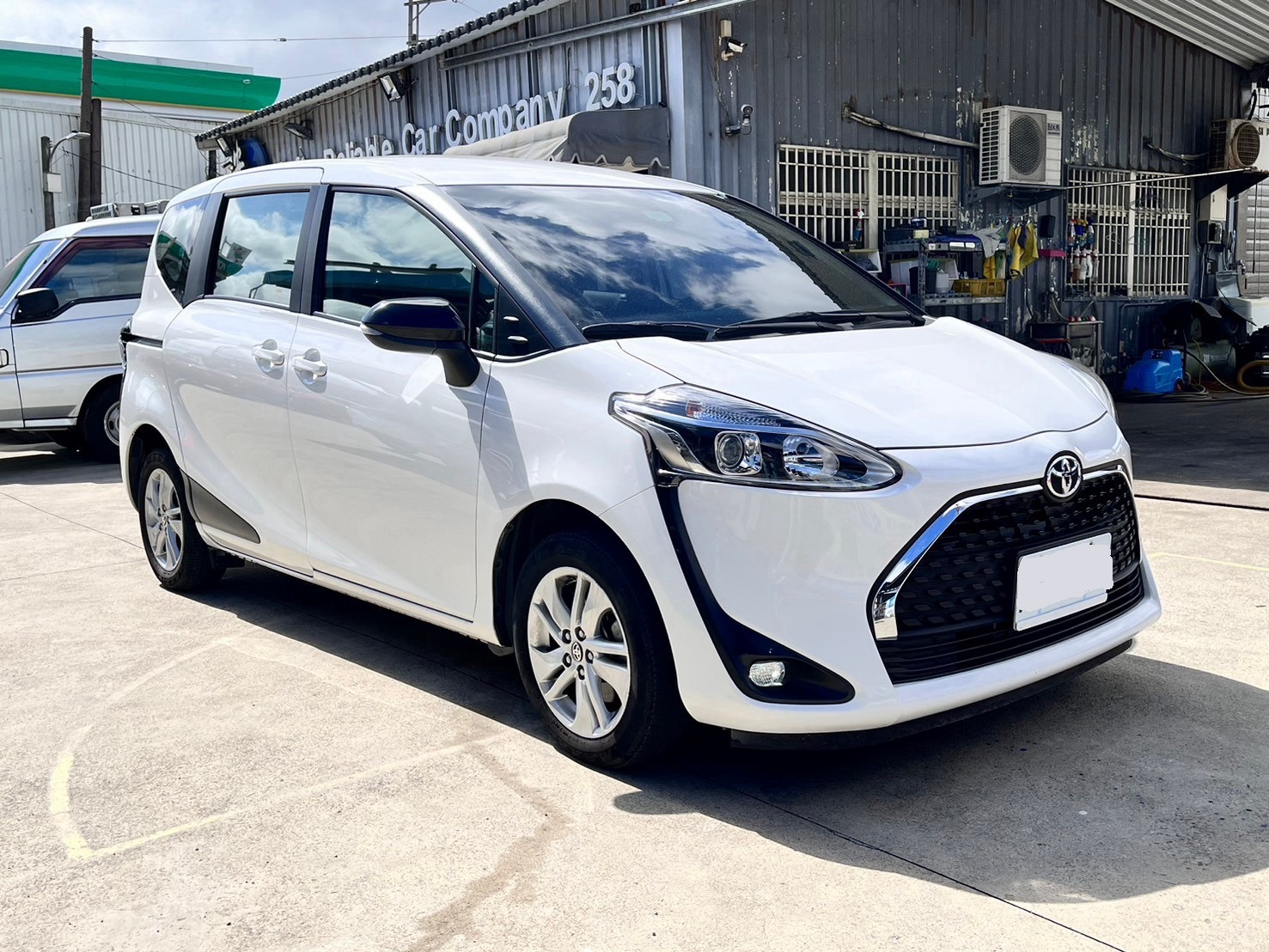 TOYOTA SIENTA 1.5L 豪華 2023 Image 1