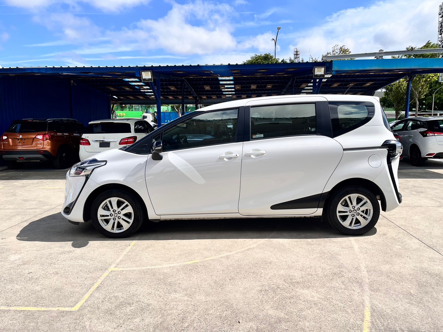 TOYOTA SIENTA 1.5L 豪華 2023 Image 7