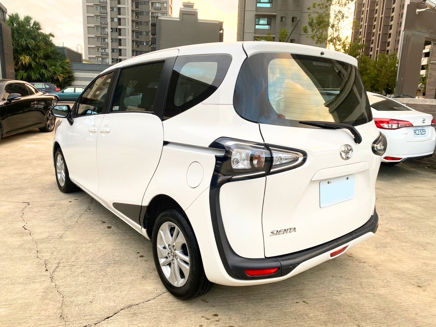 TOYOTA SIENTA 1.5L 豪華 2023 Image 4