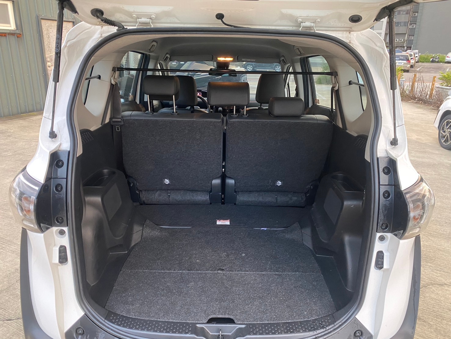 TOYOTA SIENTA 1.5L 豪華 2023 Image 9