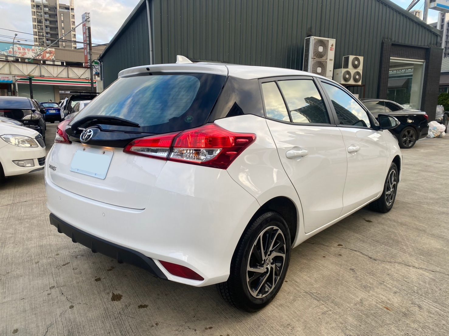 TOYOTA YARIS 1.5L 豪華 2023 Image 4