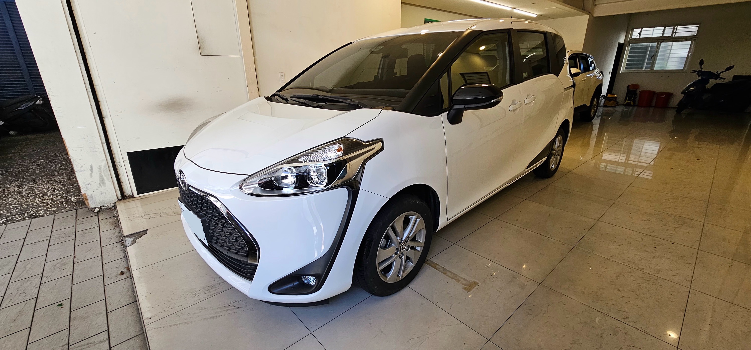 TOYOTA SIENTA 1.5L 豪華 2023 Image 1