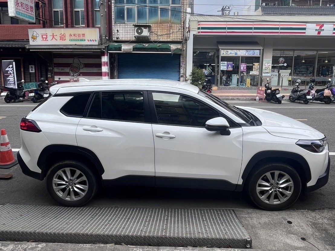 TOYOTA COROLLA CROSS 1.8L 豪華 2023 Image 3