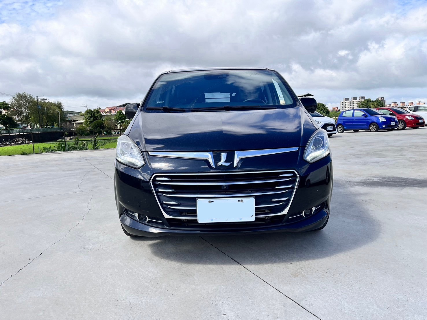 LUXGEN M7 舒適八人座 2019 Image 2
