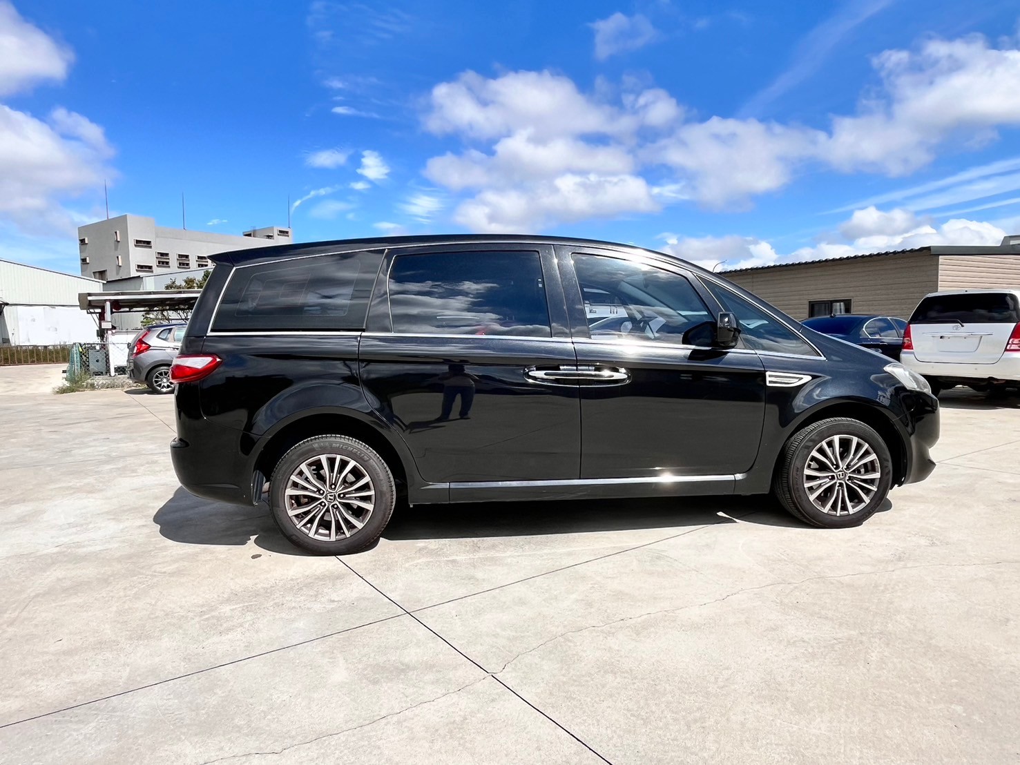 LUXGEN M7 舒適八人座 2019 Image 3