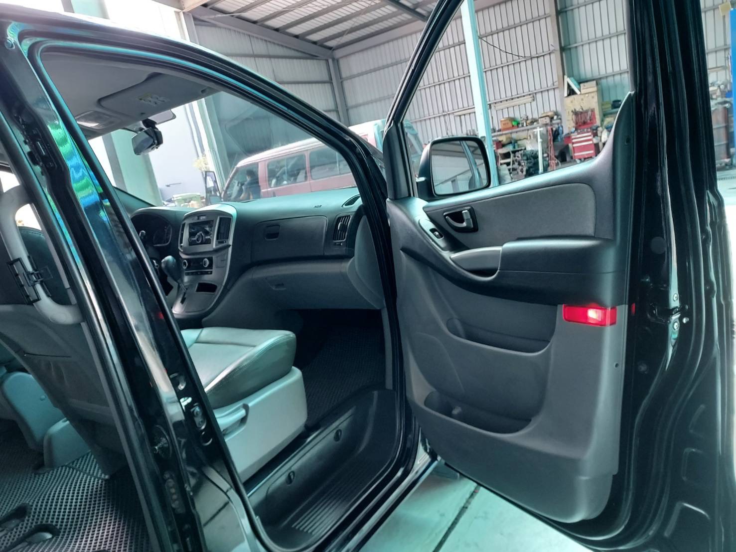 Hyundai STAREX 2.5 尊貴版 2018 Image 4