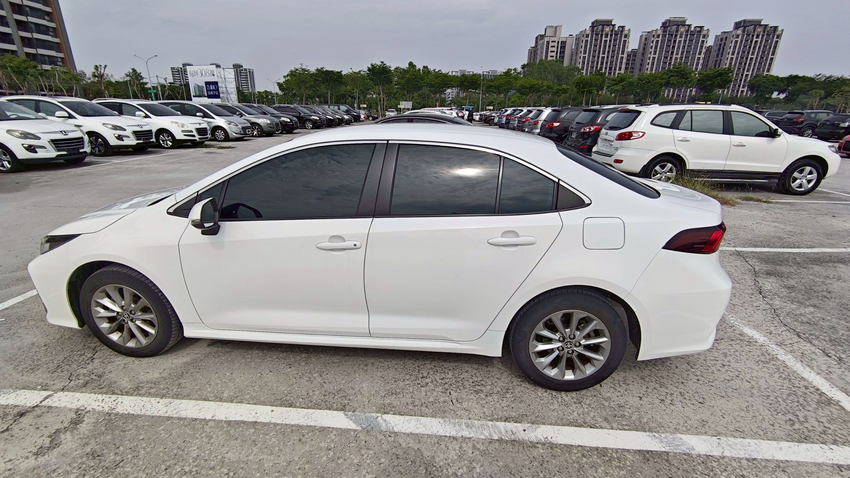 TOYOTA ALTIS 1.8 2022 Image 3