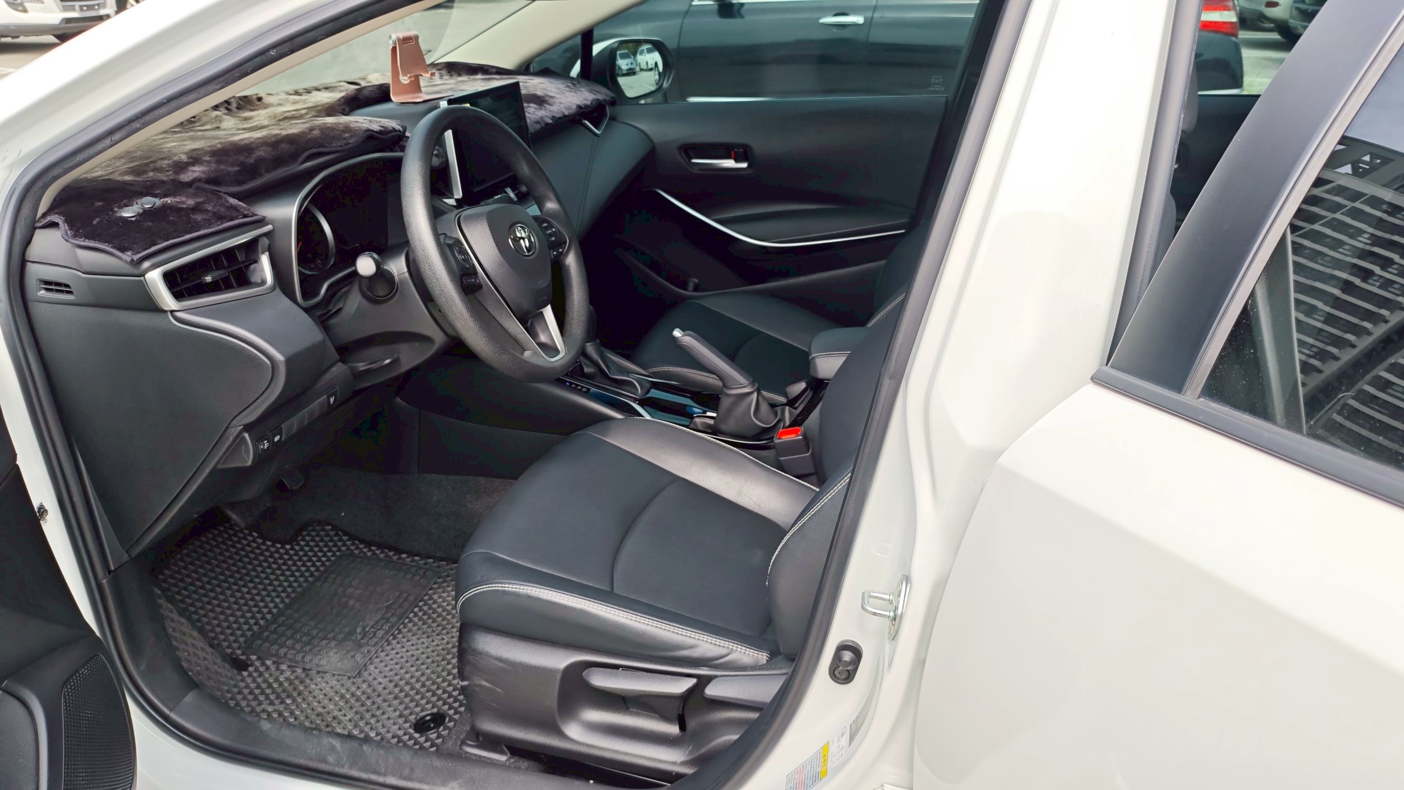 TOYOTA ALTIS 1.8 2022 Image 9