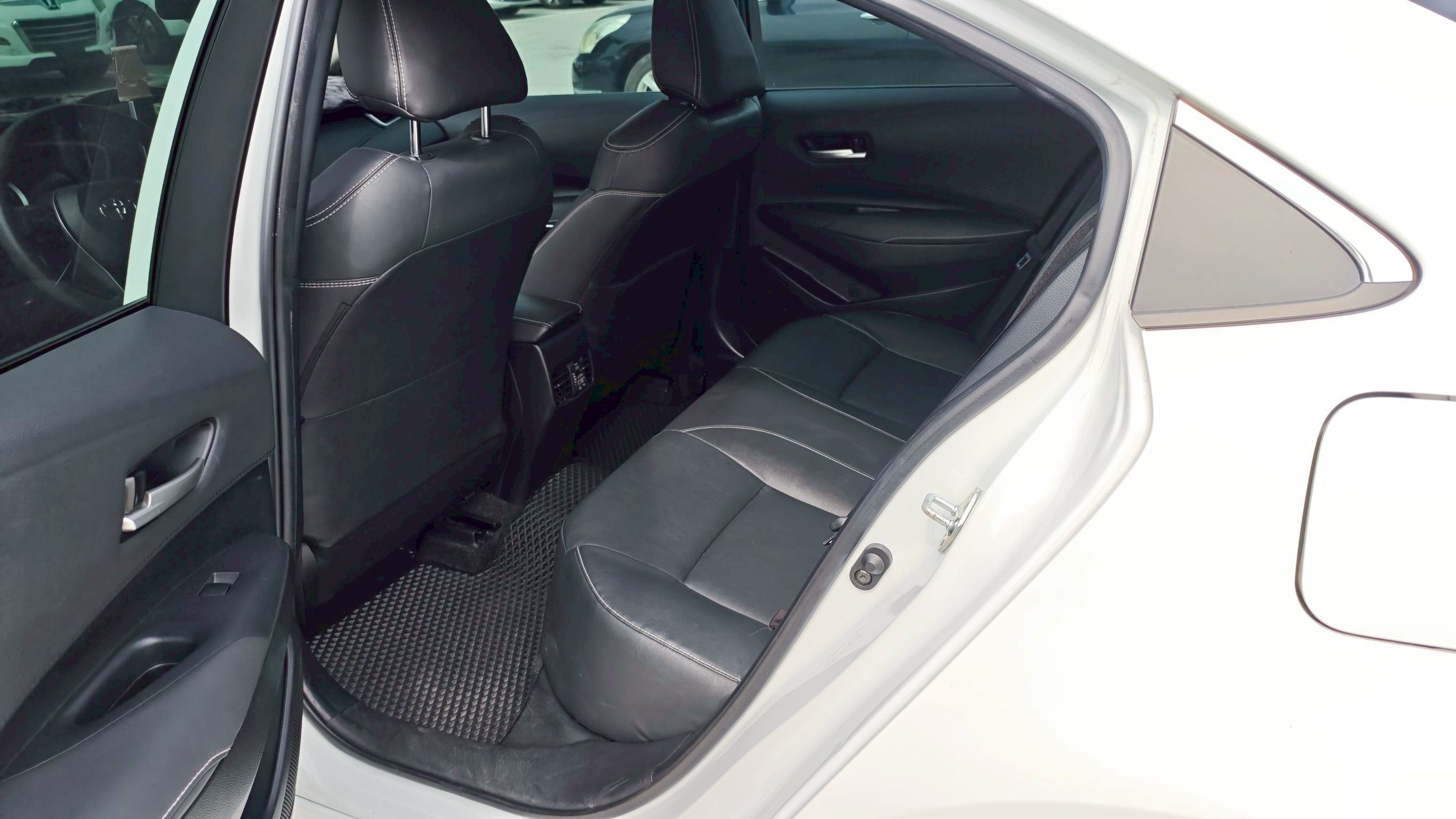 TOYOTA ALTIS 1.8 2022 Image 10