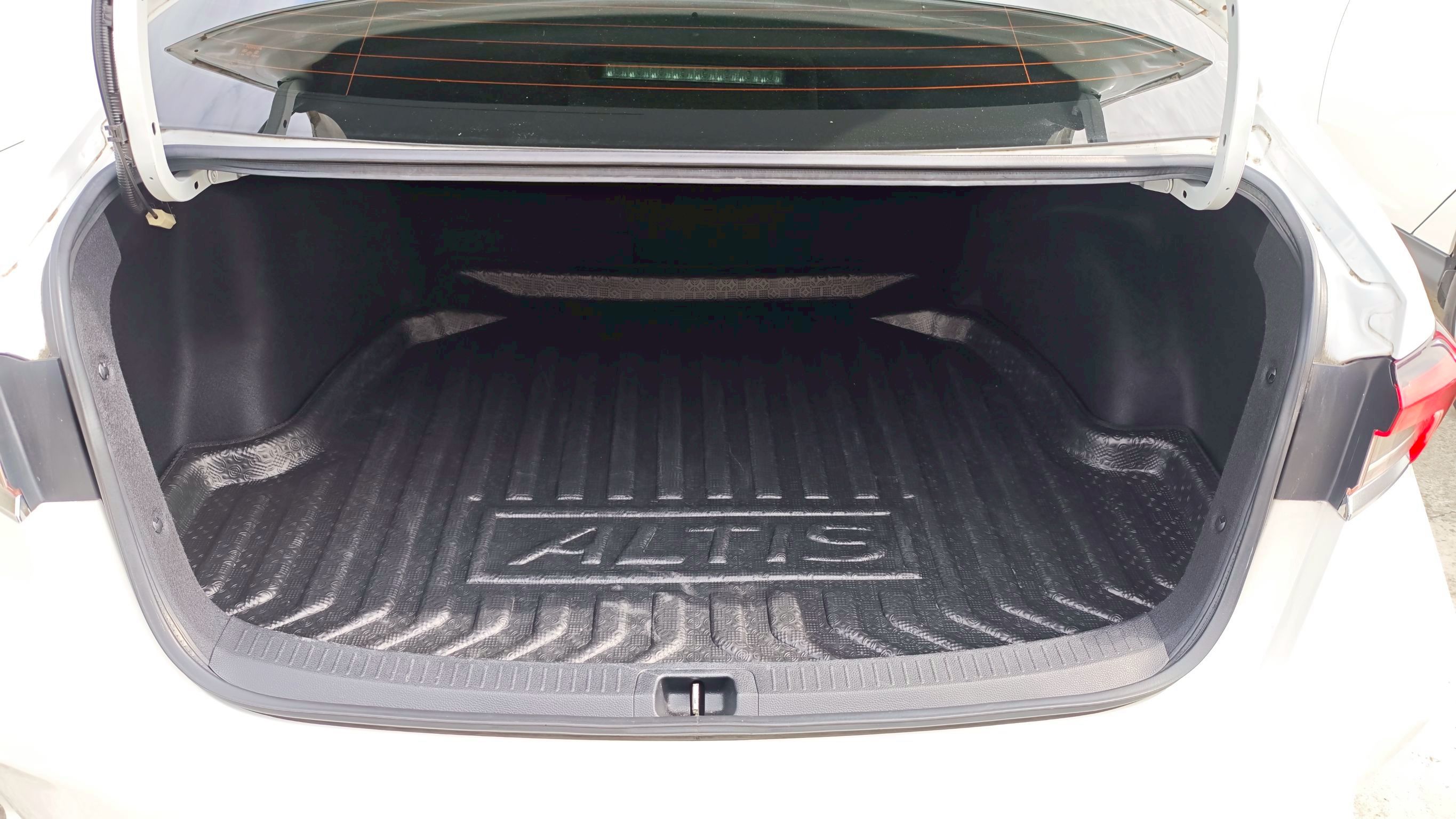 TOYOTA ALTIS 1.8 2022 Image 12