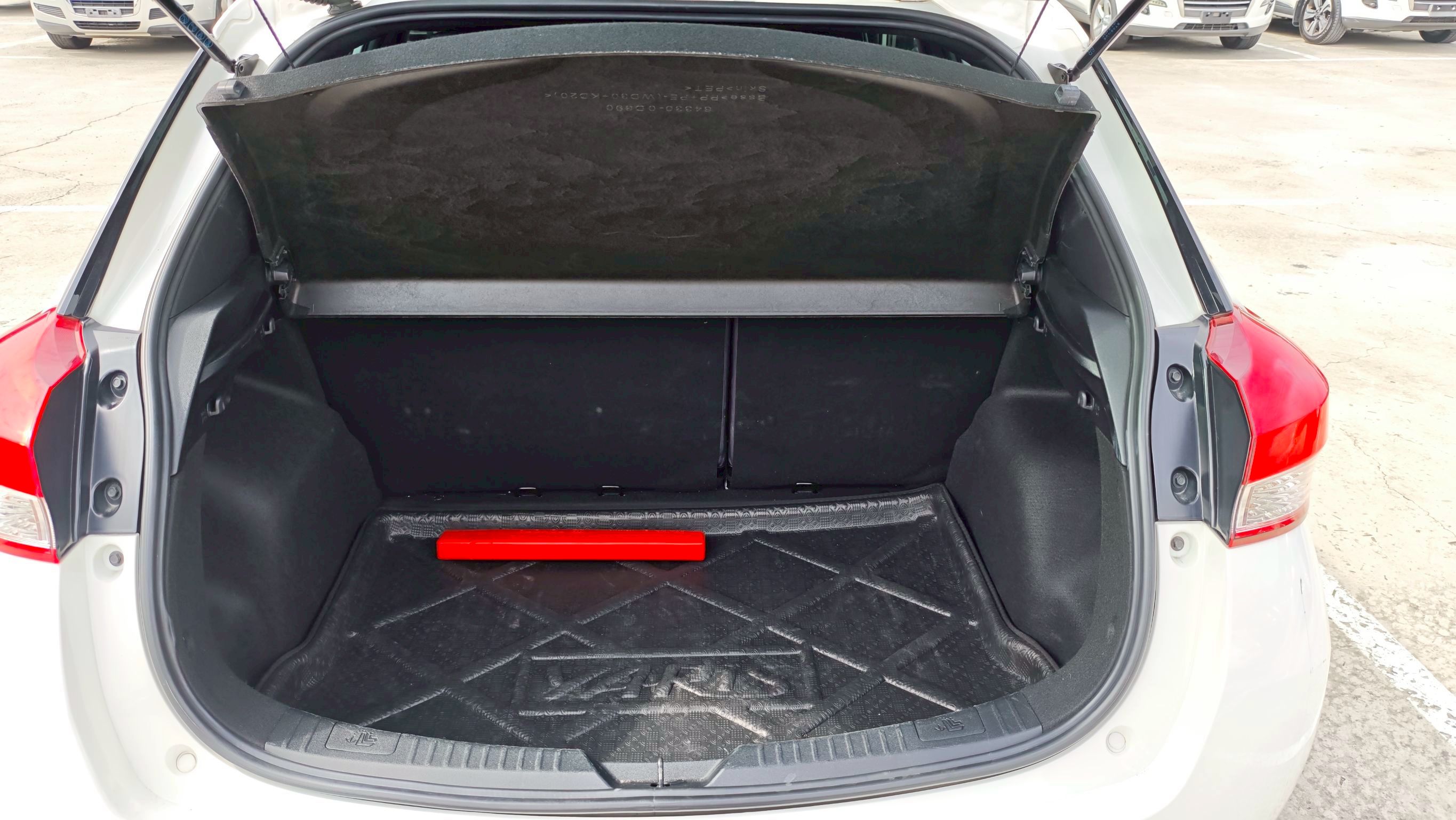 TOYOTA YARIS 1.5 2022 Image 12