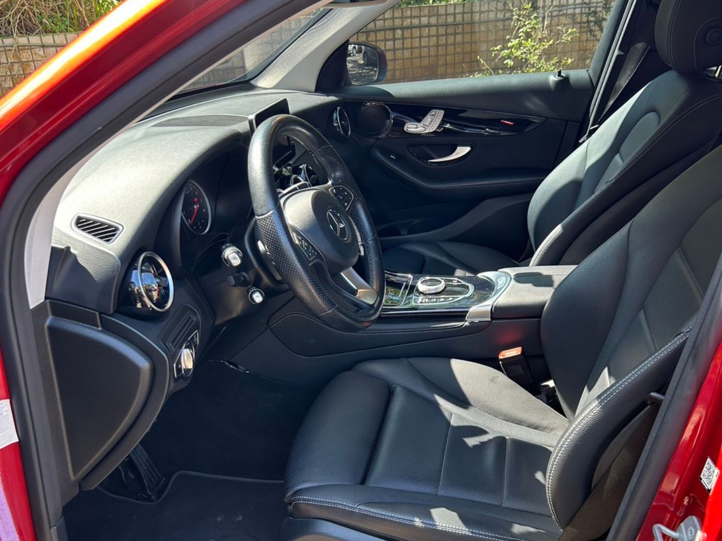 Mercedes-Benz GLC200 2.0L 2018 Image 8