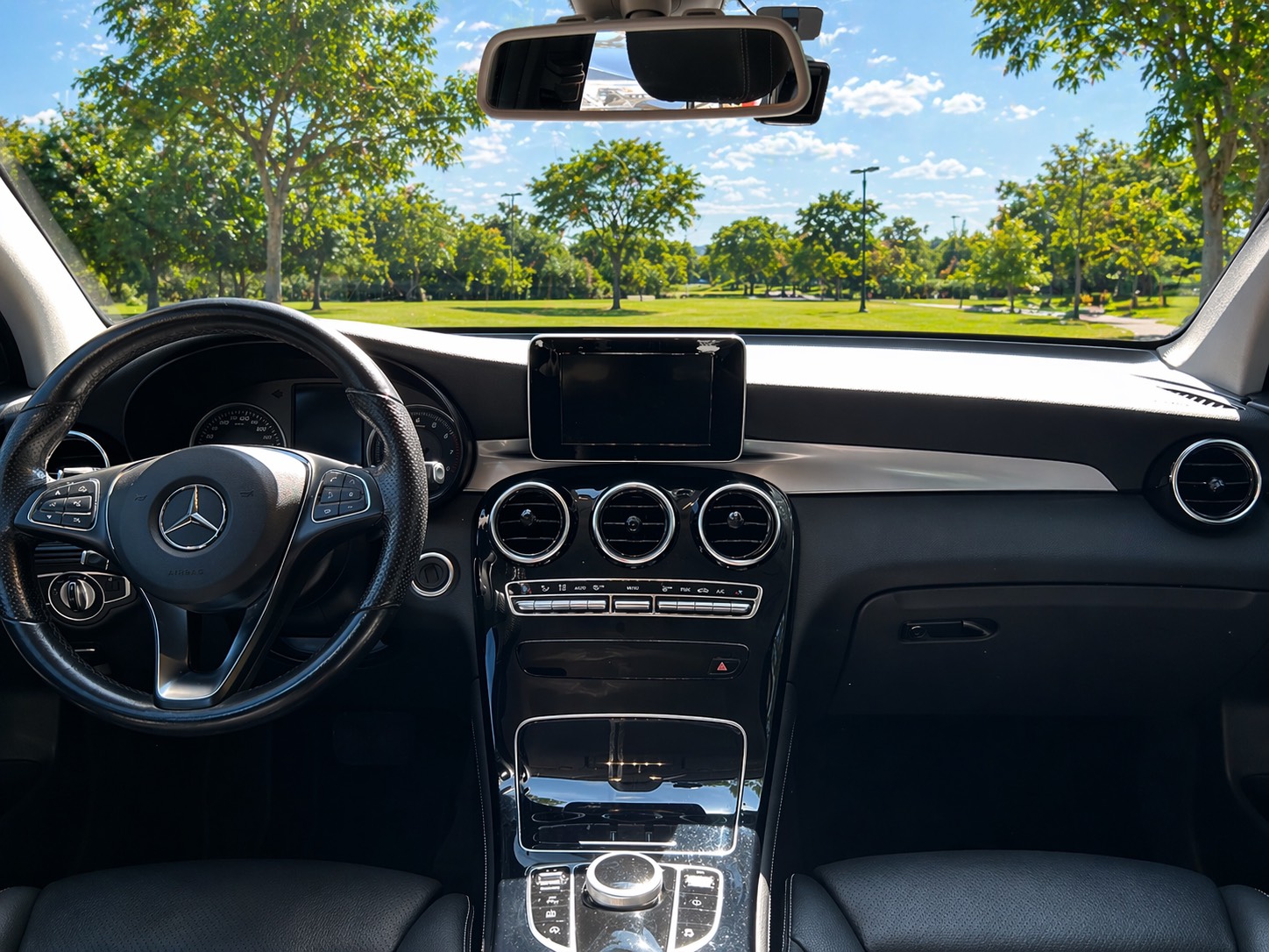 Mercedes-Benz GLC200 2.0L 2018 Image 8